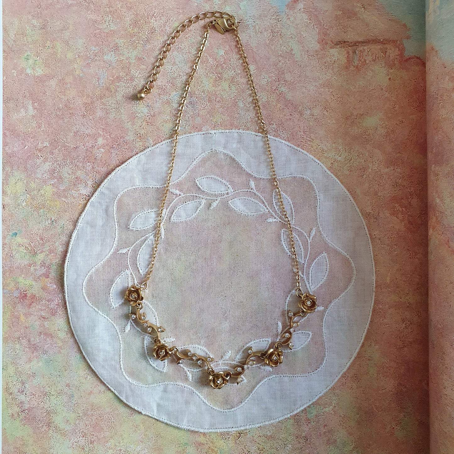 Necklace - Avon NR Rose Vine Necklace