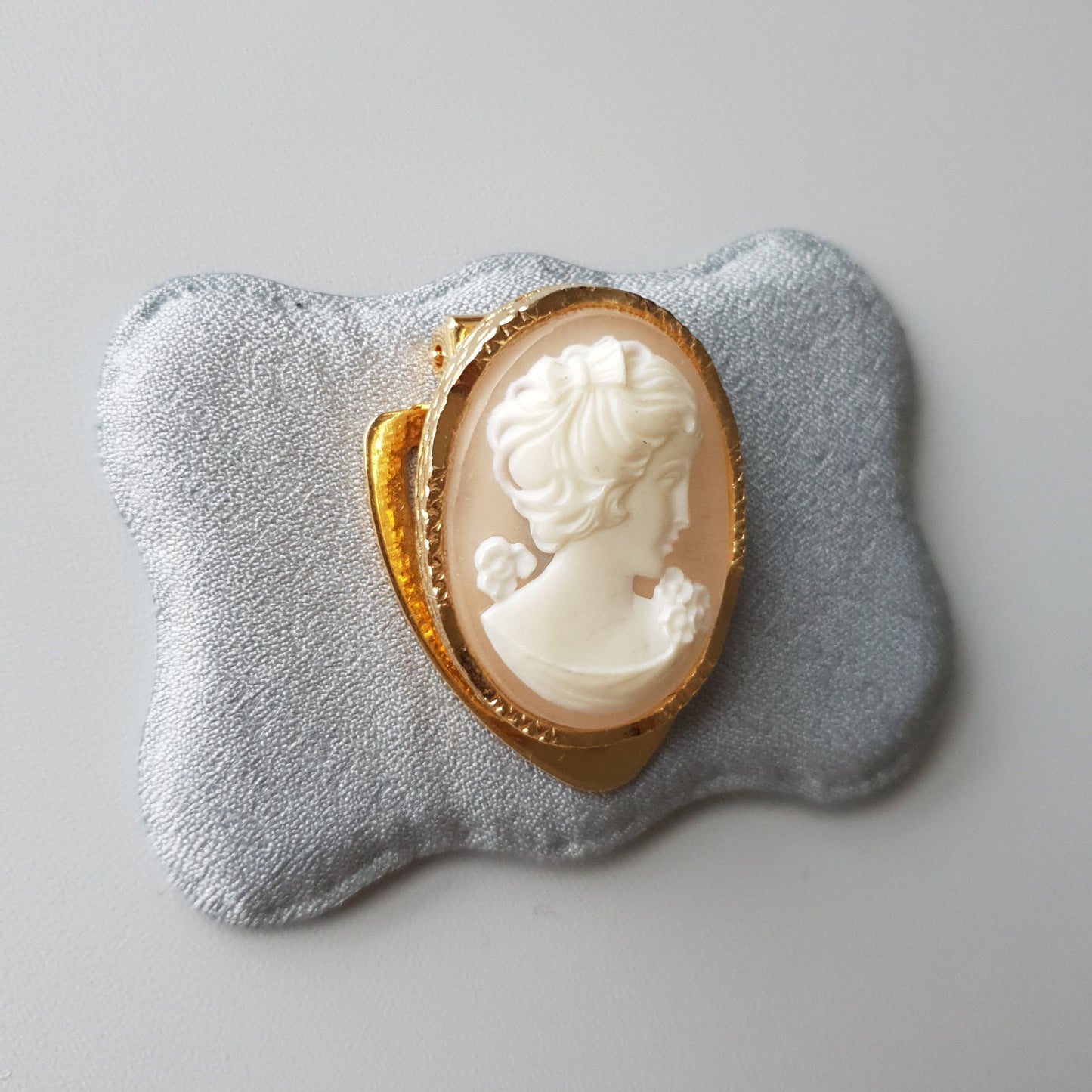 Scarf Clip - Sphinx Oval Cameo Scarf Clip