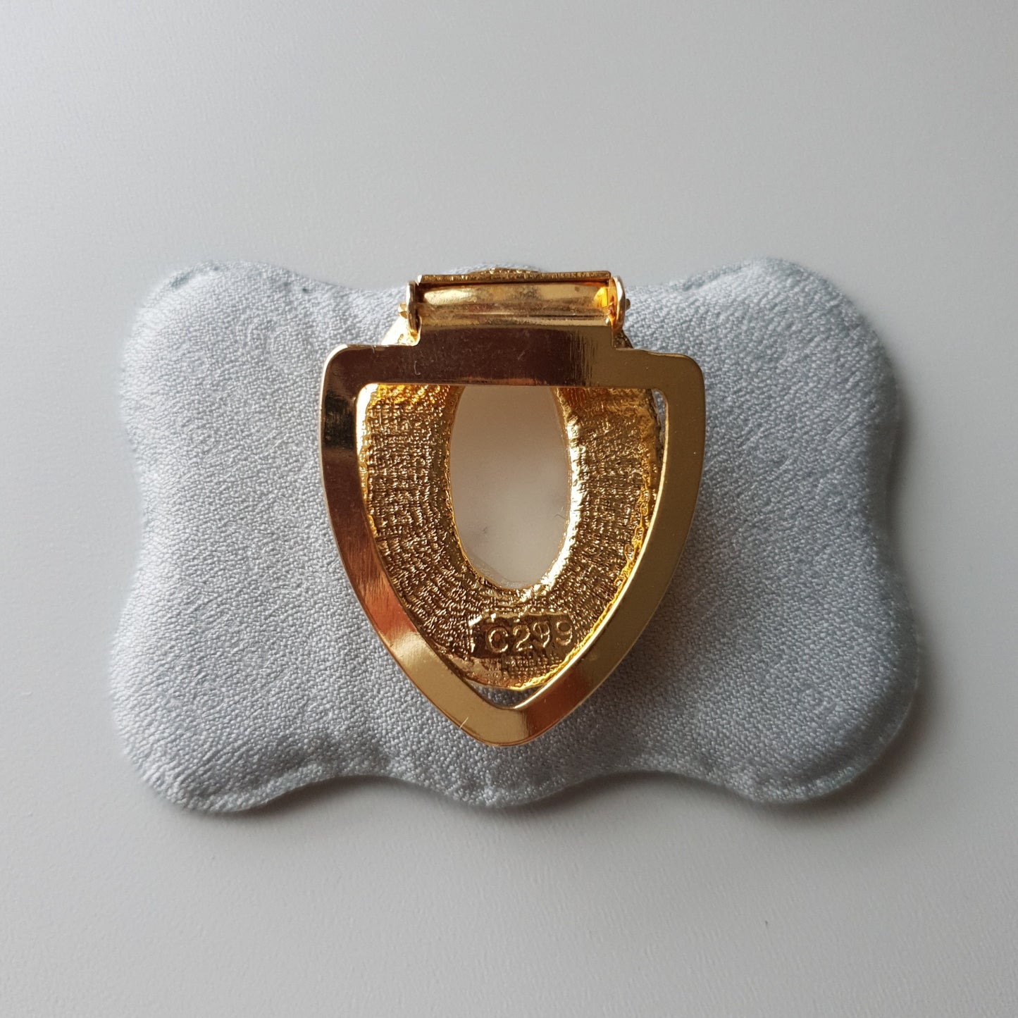 Scarf Clip - Sphinx Oval Cameo Scarf Clip