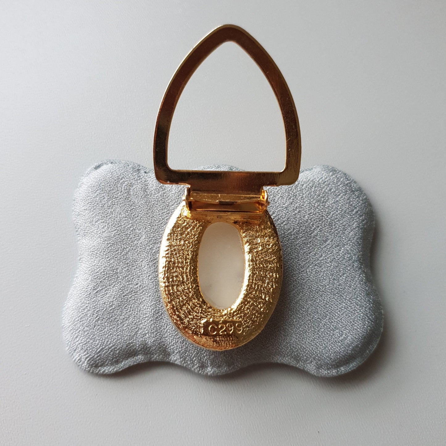 Scarf Clip - Sphinx Oval Cameo Scarf Clip