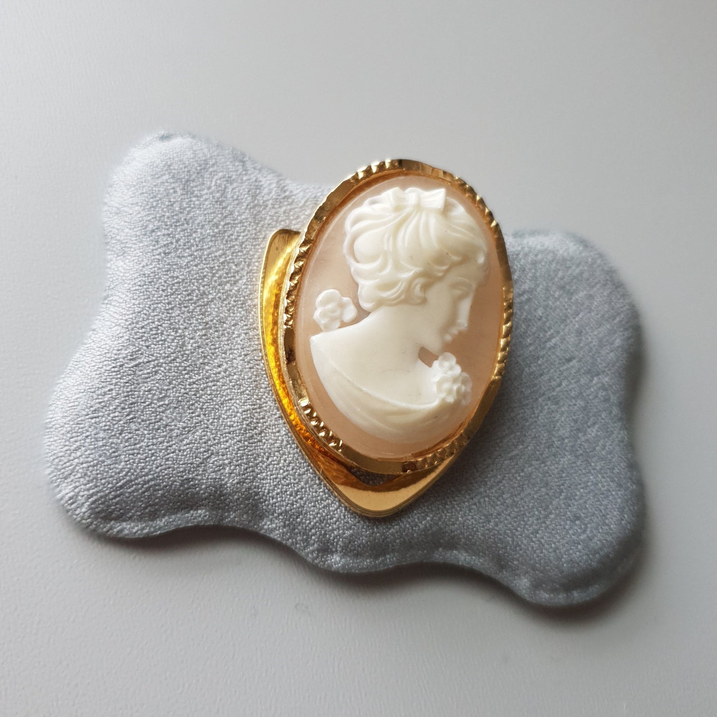 Scarf Clip - Sphinx Oval Cameo Scarf Clip