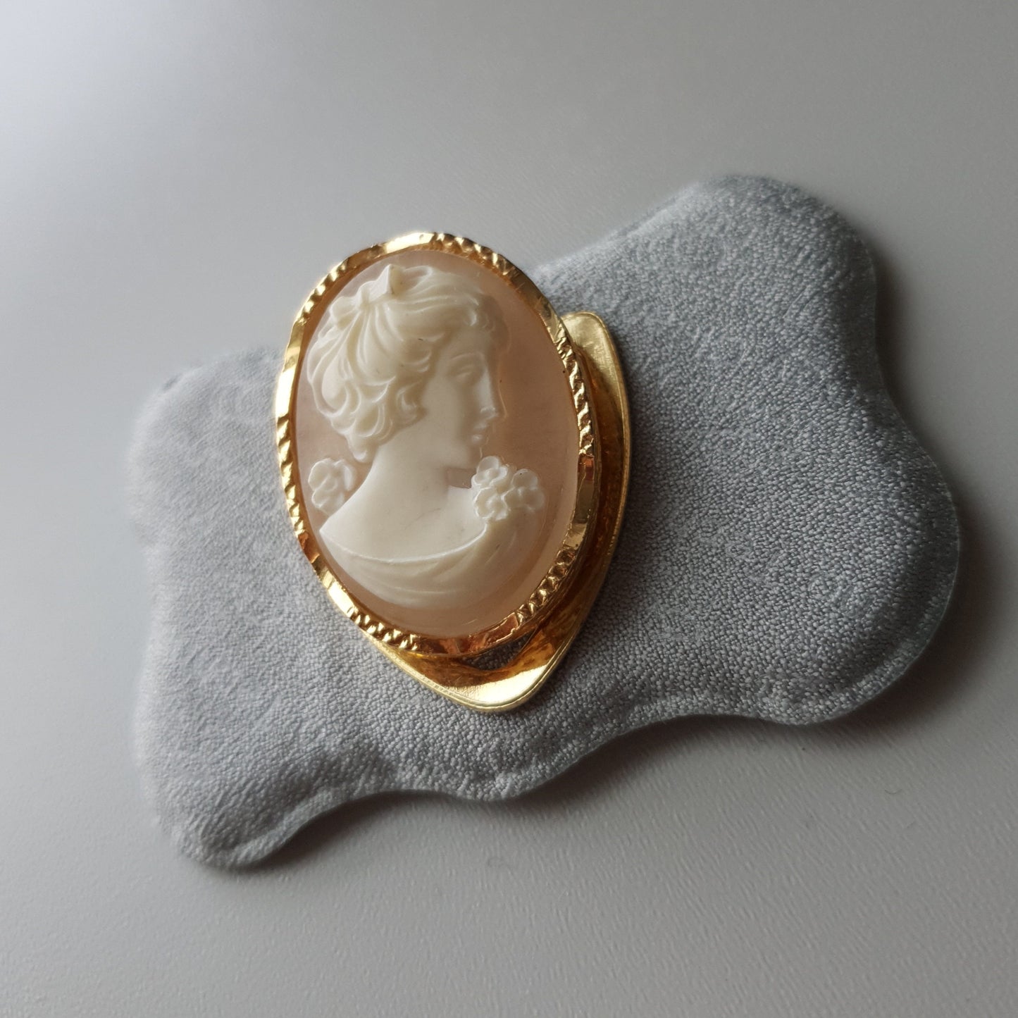 Scarf Clip - Sphinx Oval Cameo Scarf Clip