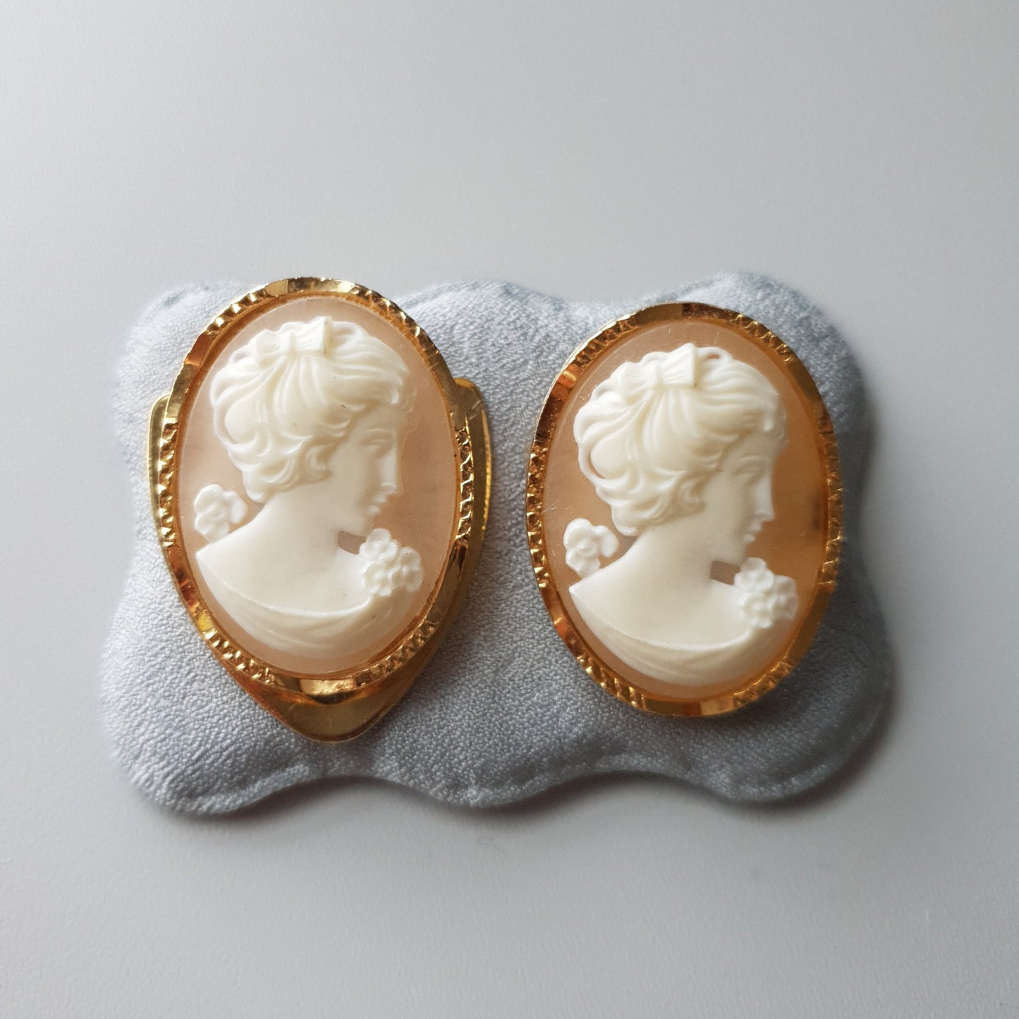 Scarf Clip - Sphinx Oval Cameo Scarf Clip