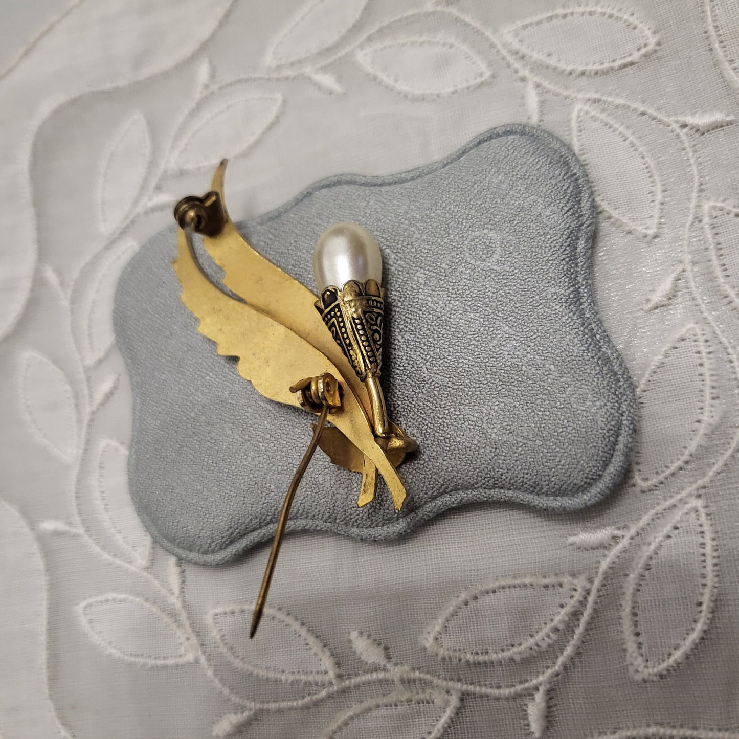 Brooch - Damascene Faux Pearl Feathers Brooch