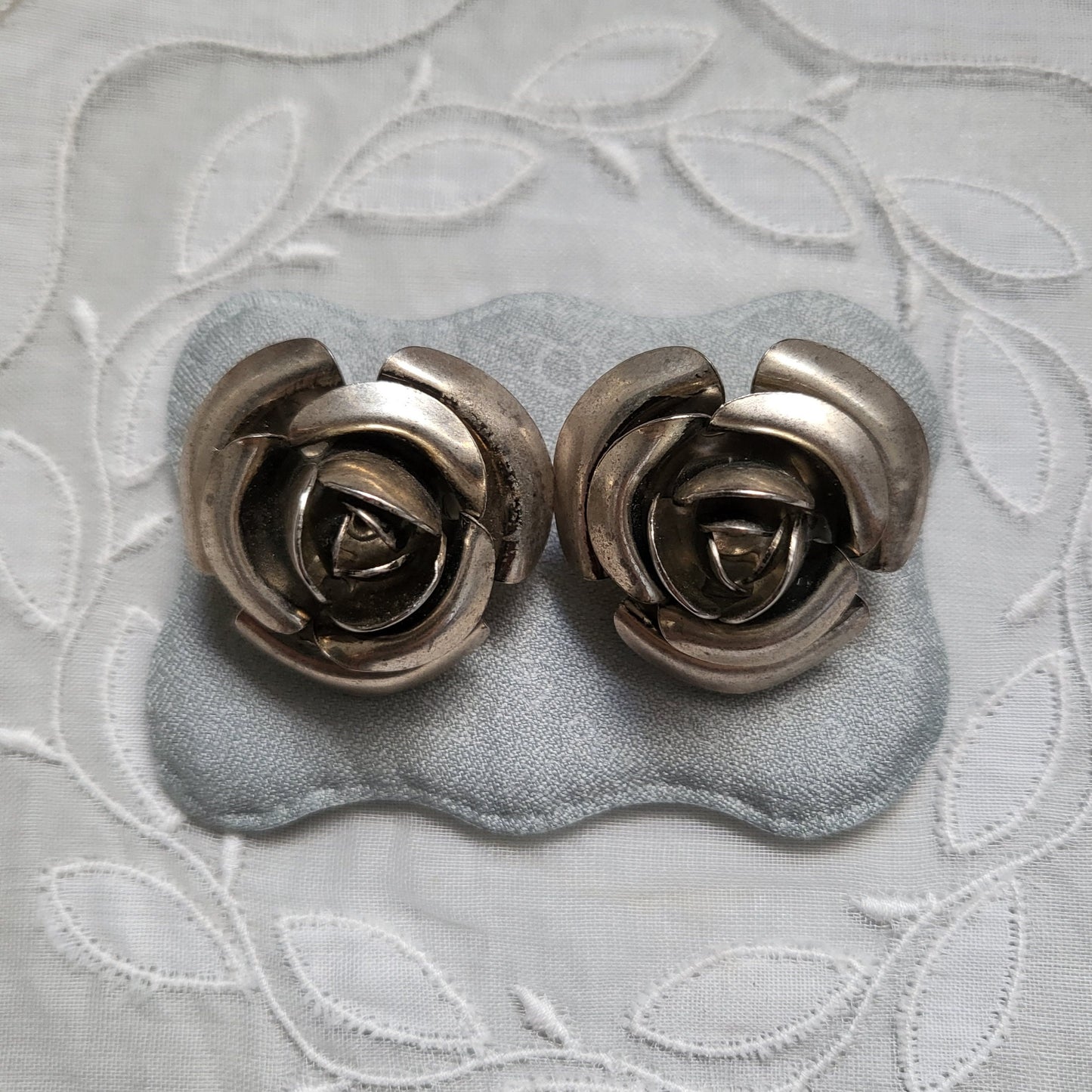 Clip on - Silver Metal Rose Clip On Earrings