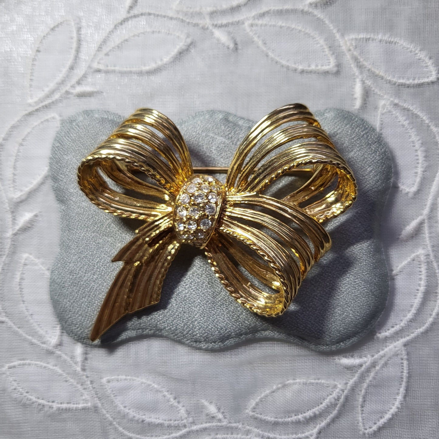 Brooch - Gold Crystal Bow Brooch