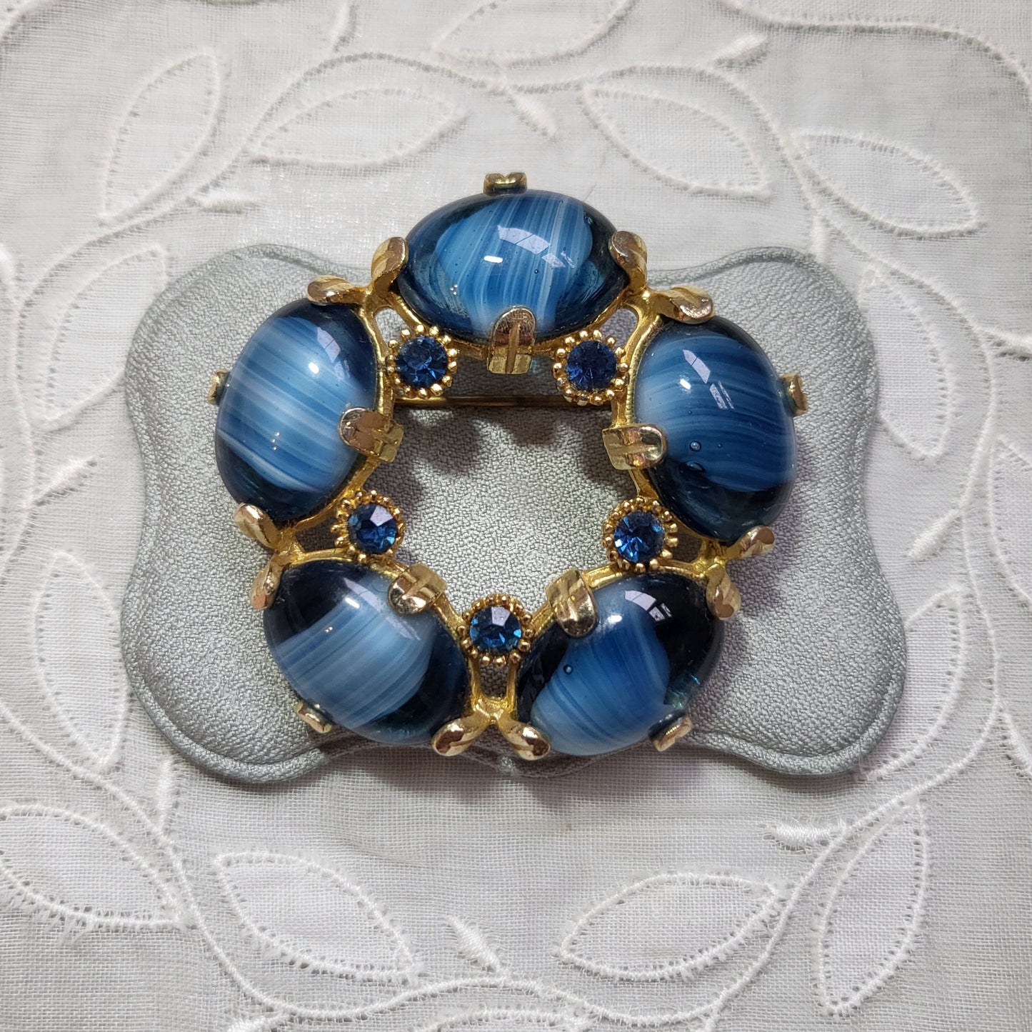 Brooch - Blue and White Stripe Glass Cabochon Wreath Brooch