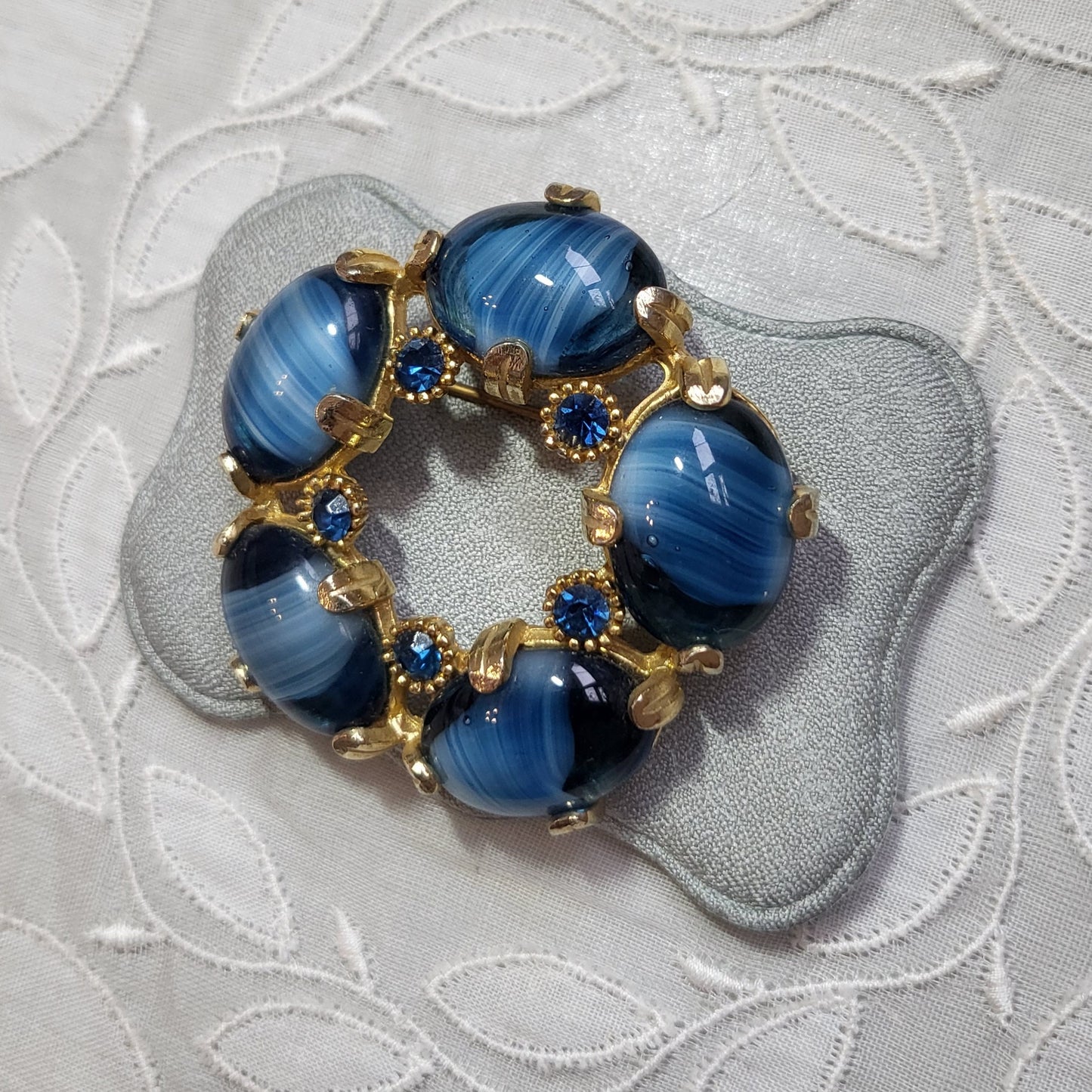 Brooch - Blue and White Stripe Glass Cabochon Wreath Brooch