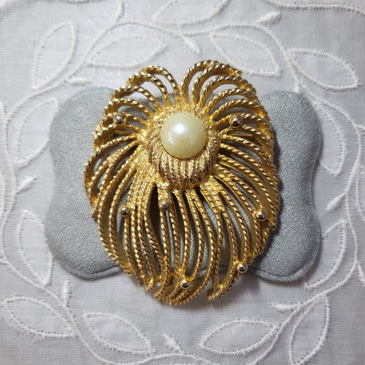 Brooch - Caroline Statement Pearl Brooch