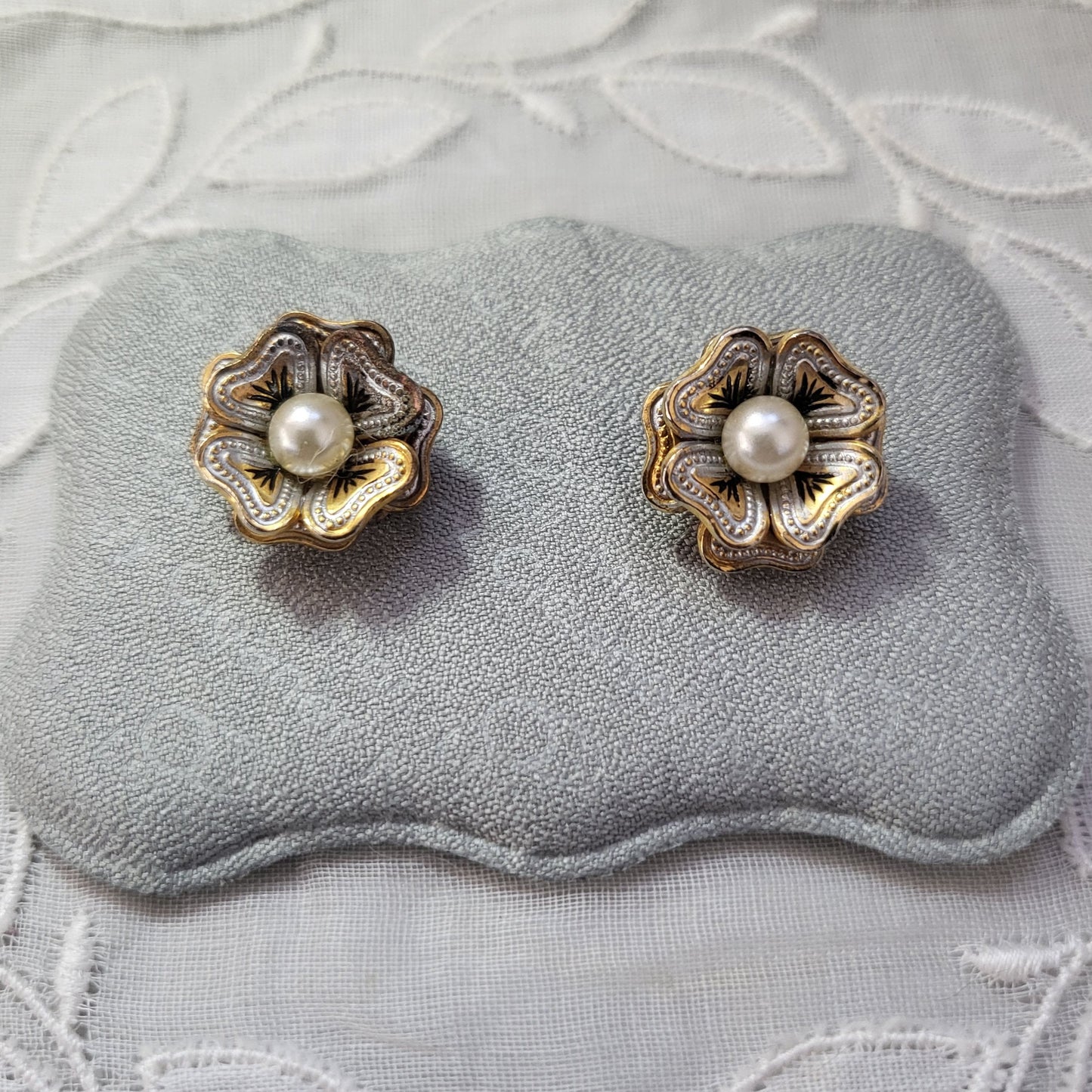 Clip on - Damascene Pearl Flower Clip On Earrings