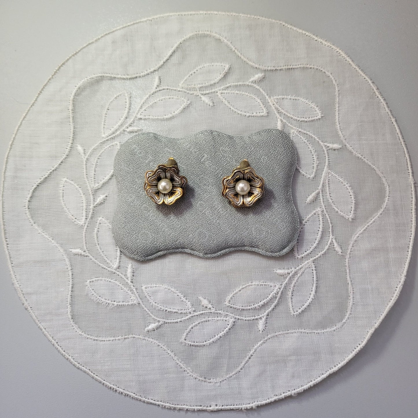 Clip on - Damascene Pearl Flower Clip On Earrings