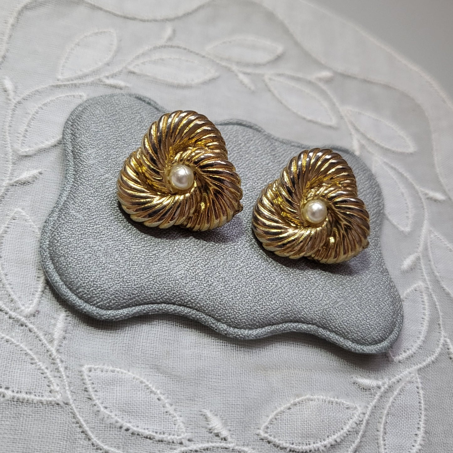 Posts - Pearl Triangular Knot Stud Earrings