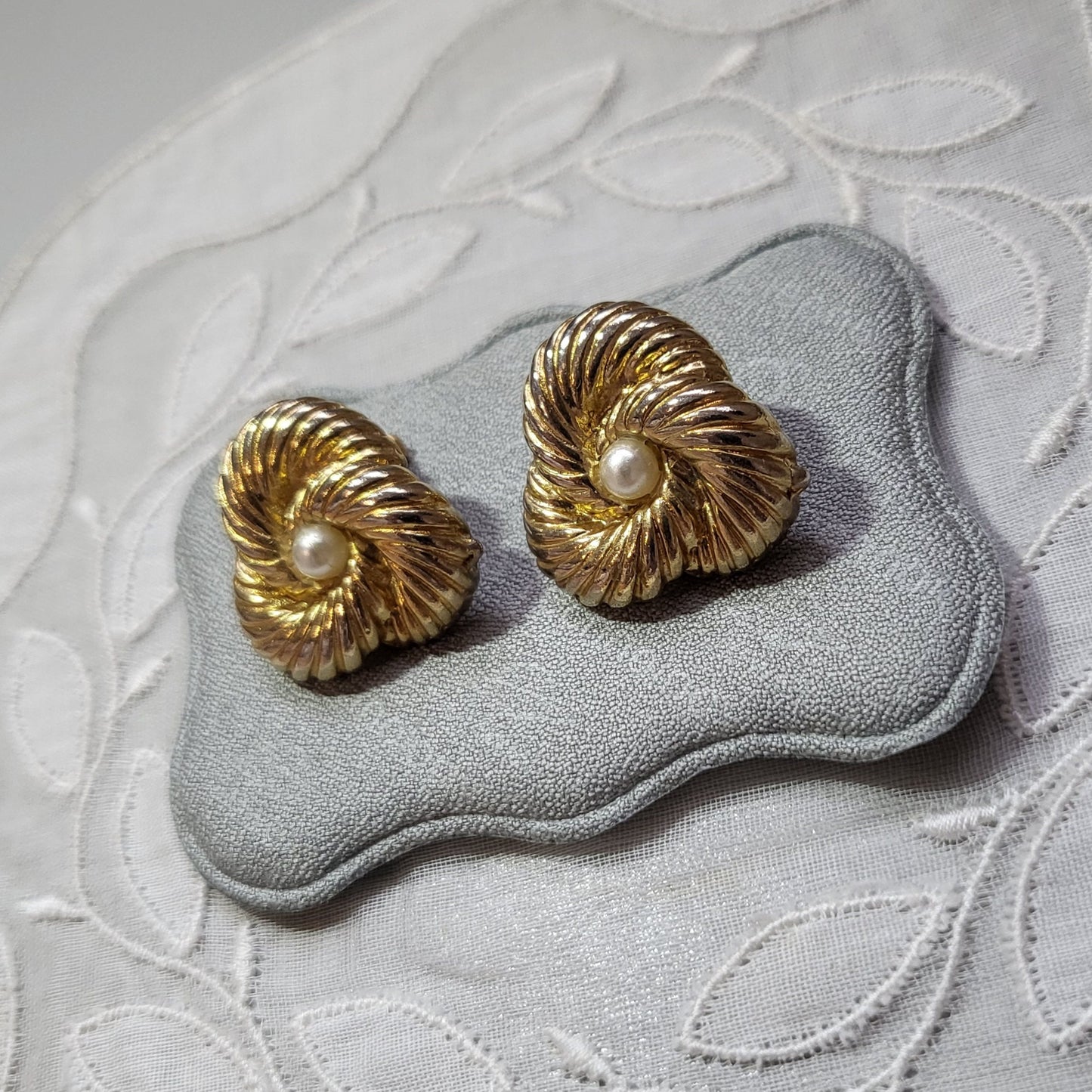 Posts - Pearl Triangular Knot Stud Earrings