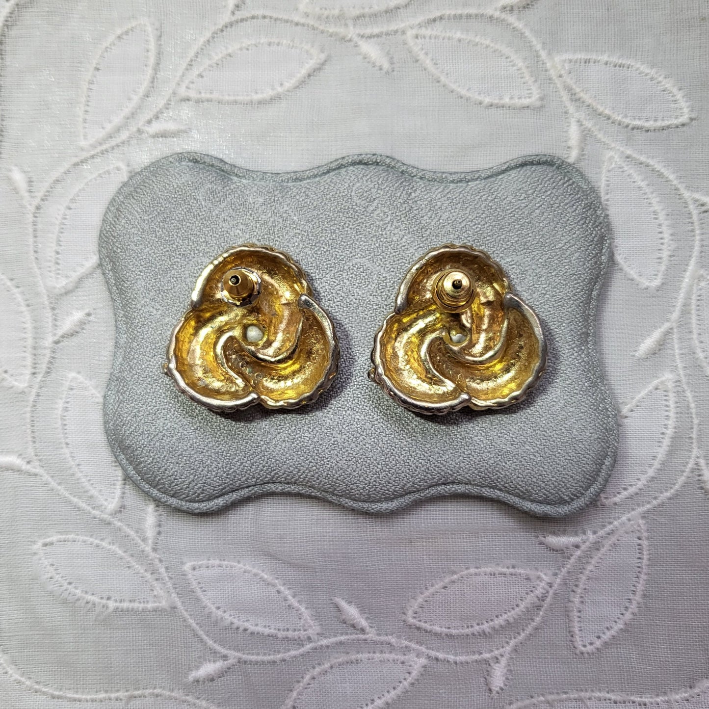 Posts - Pearl Triangular Knot Stud Earrings