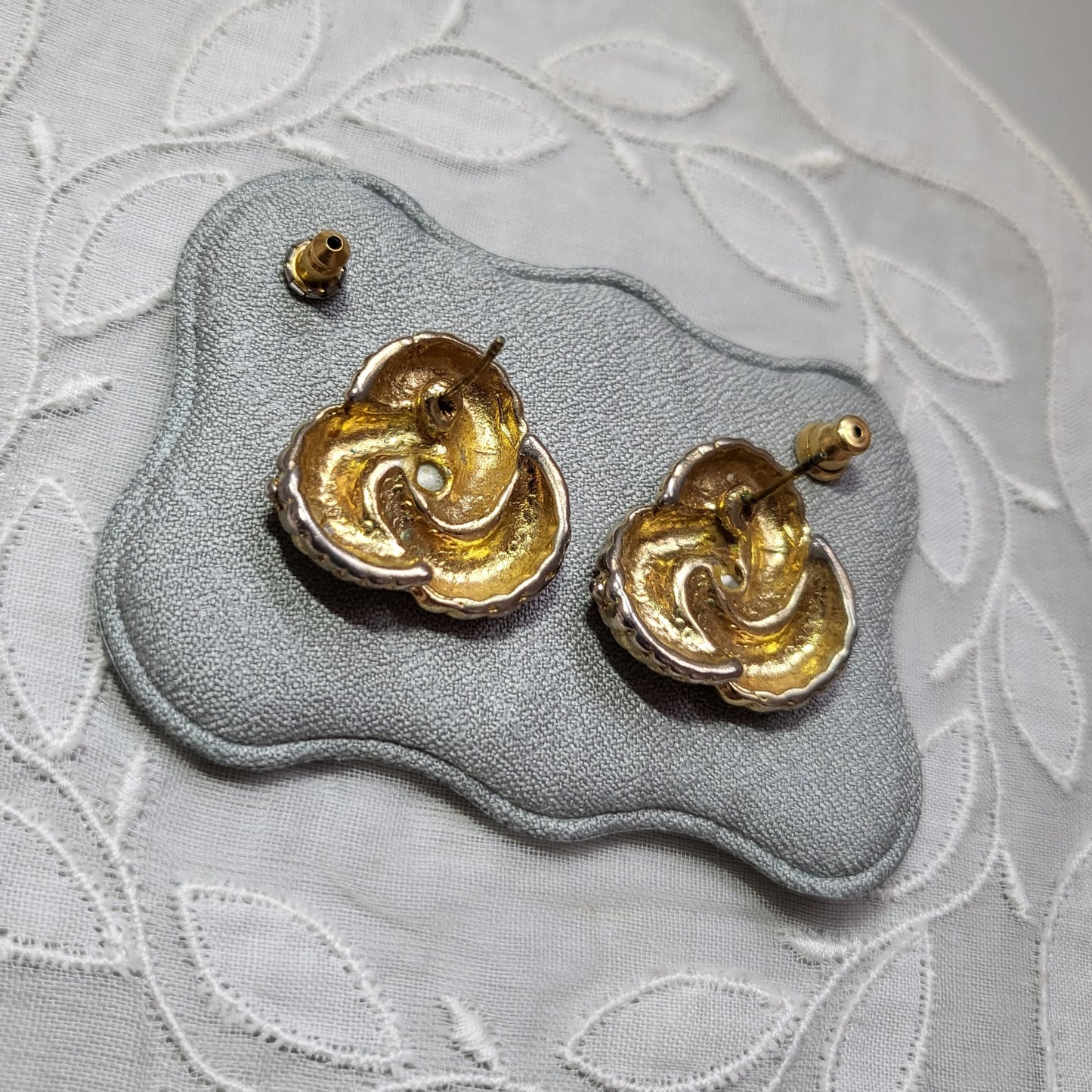 Posts - Pearl Triangular Knot Stud Earrings