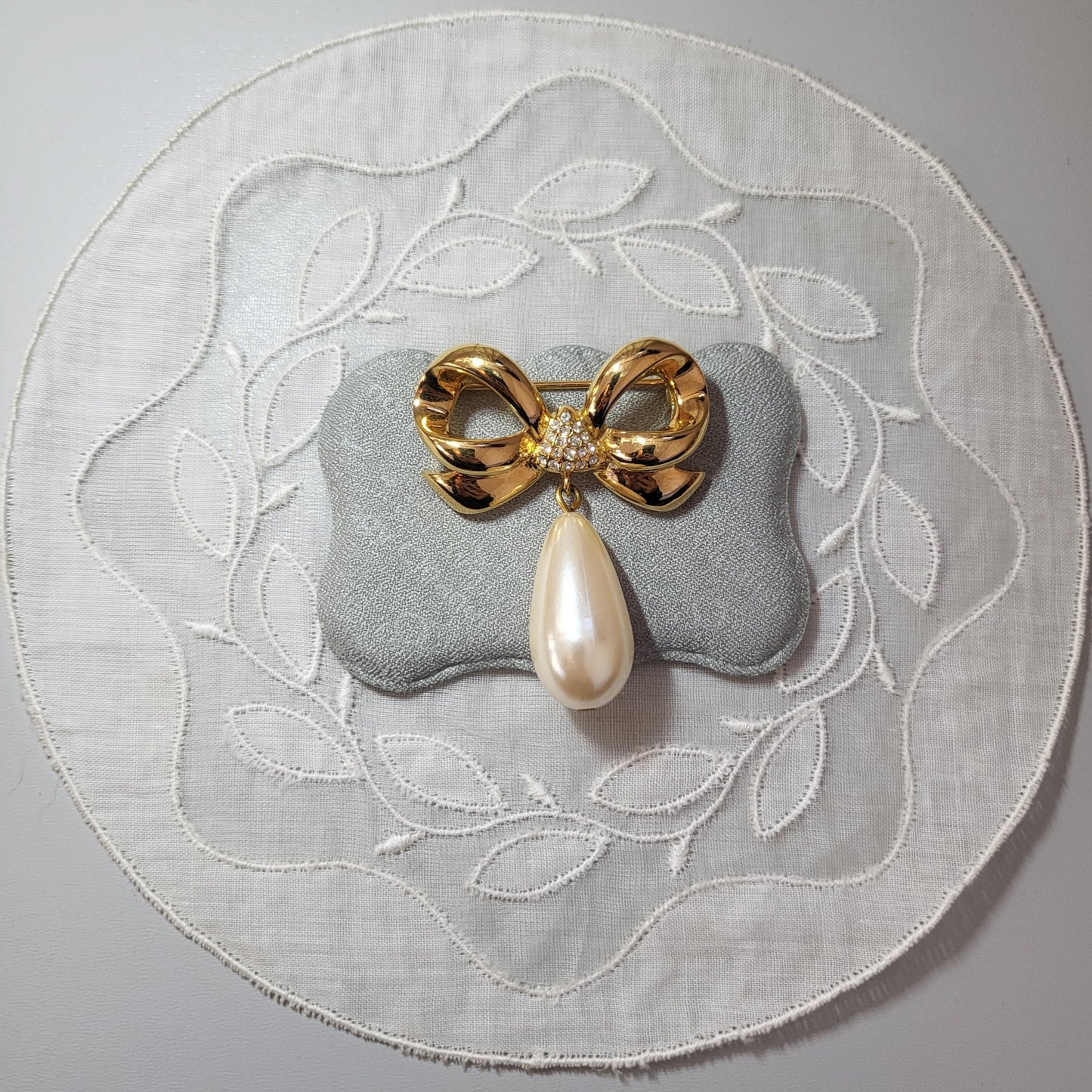 Brooch - Elizabeth Taylor White Diamonds Pearl Drop Bow Brooch