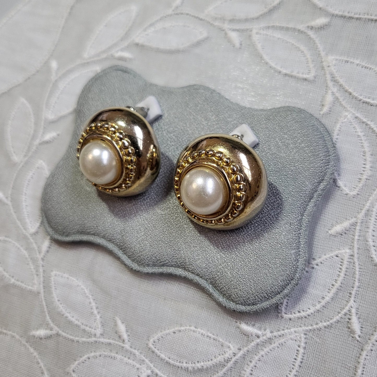 Posts - Round Pearl Stud Earrings