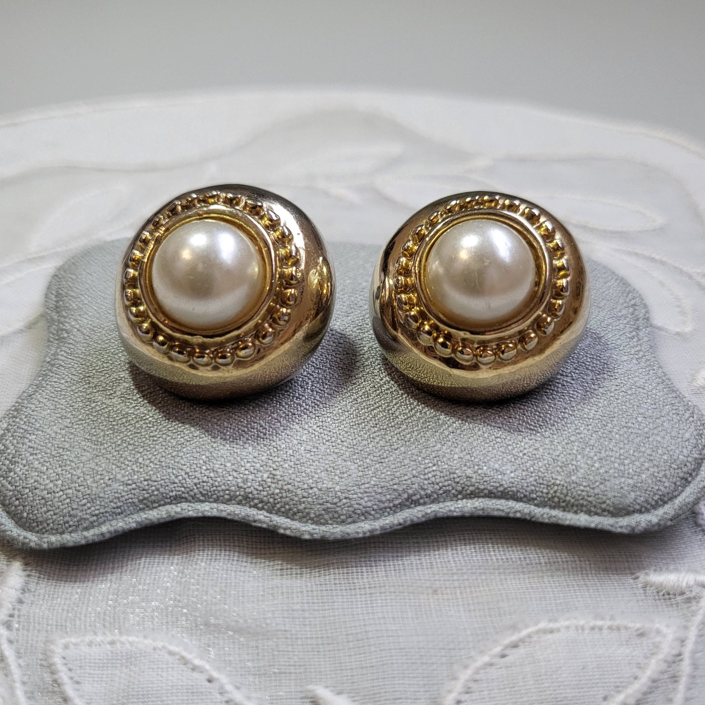 Posts - Round Pearl Stud Earrings