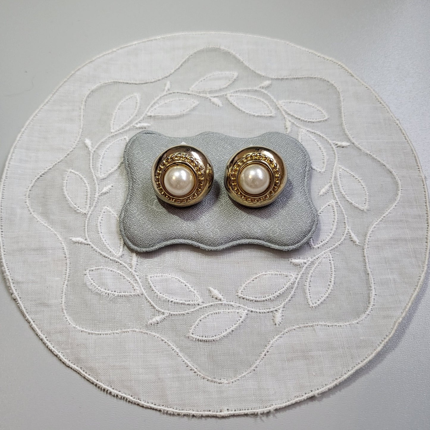 Posts - Round Pearl Stud Earrings