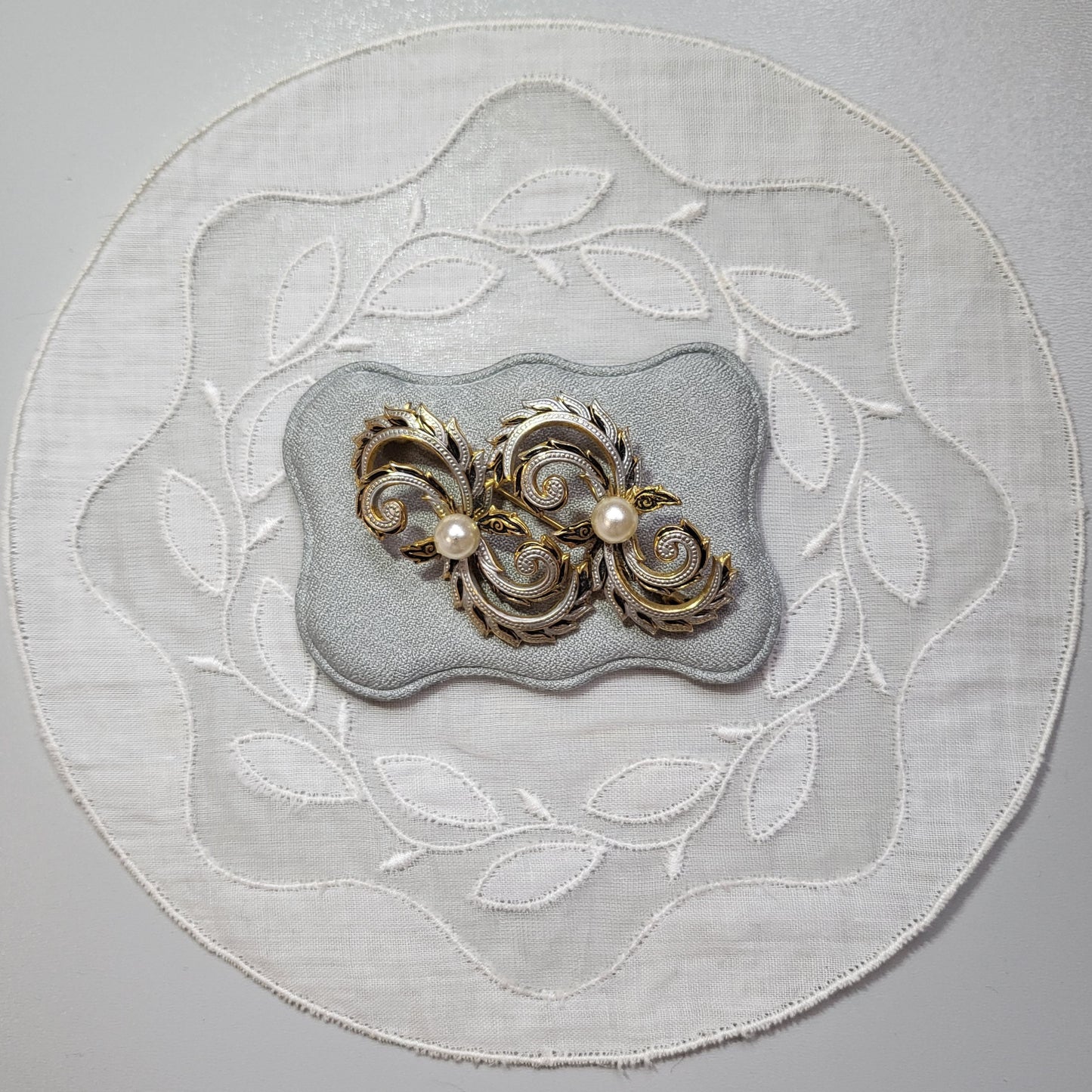 Brooch - Damascene Faux Pearl Swirly Brooch