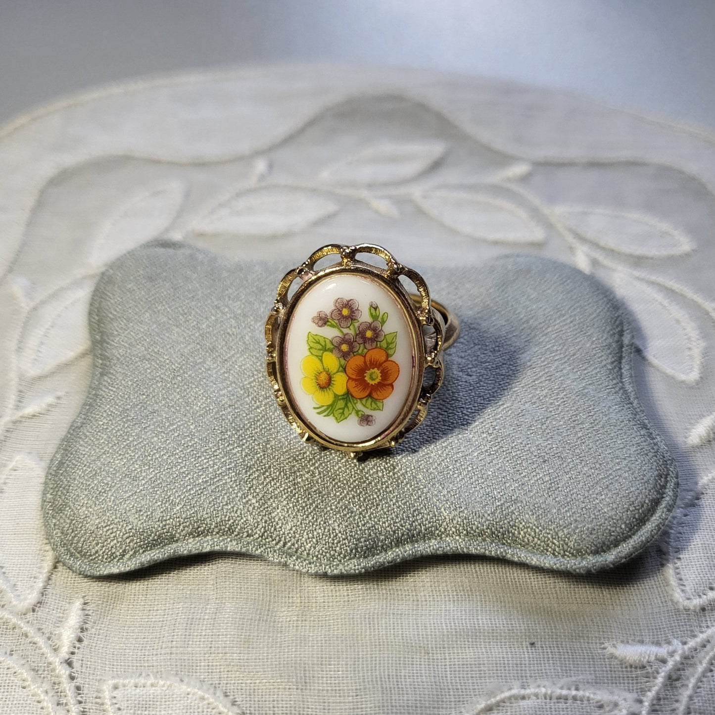 Ring - Avon Flower Print Porcelain Ring
