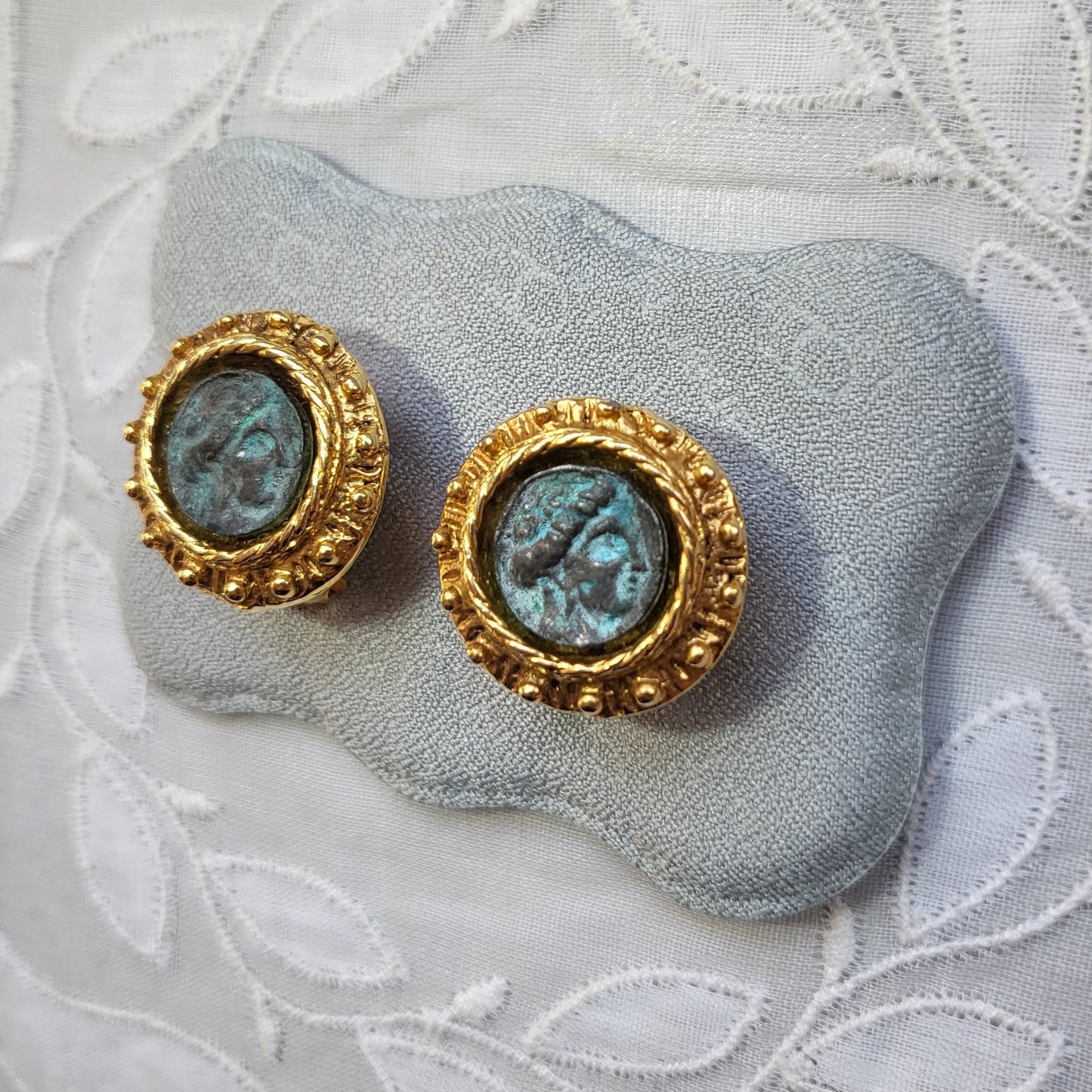 Clip on - Marie Victoire Kamer Roman Coin Earrings