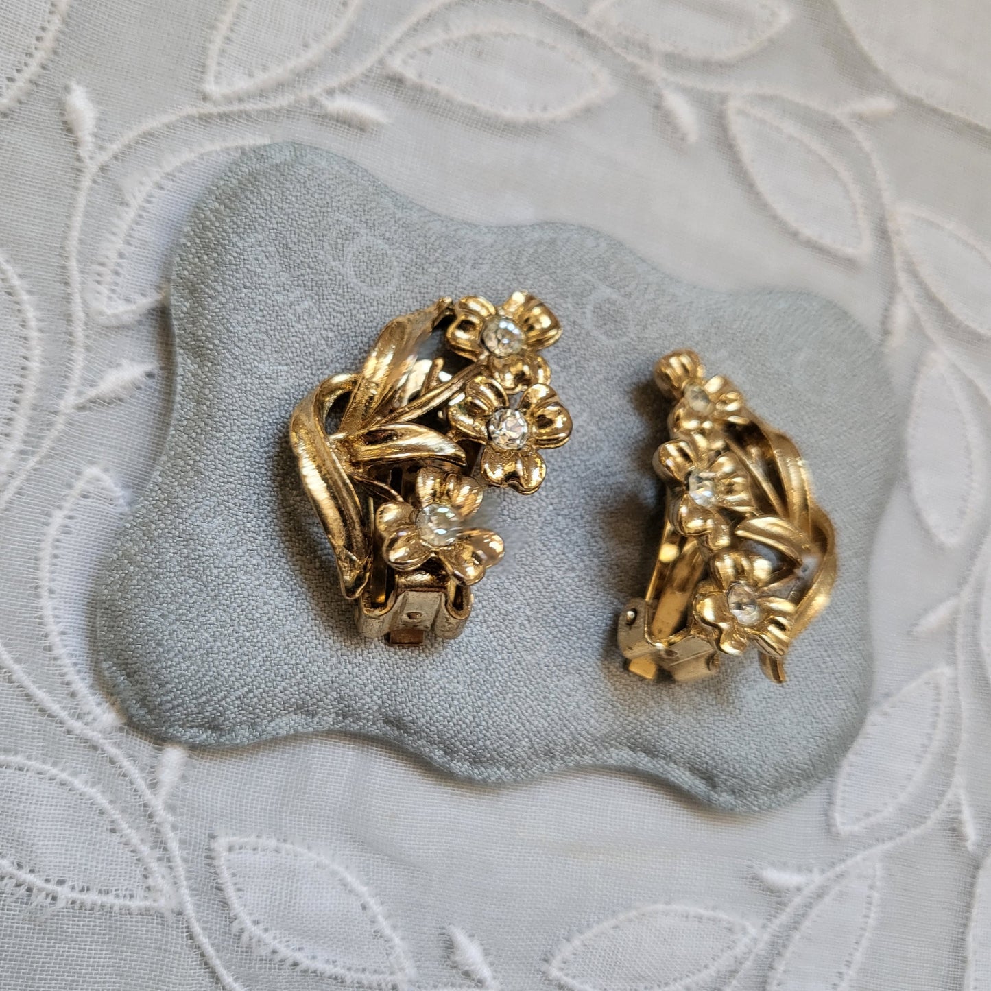 Clip on - Gold Crystal Flowers Clip On Earrings
