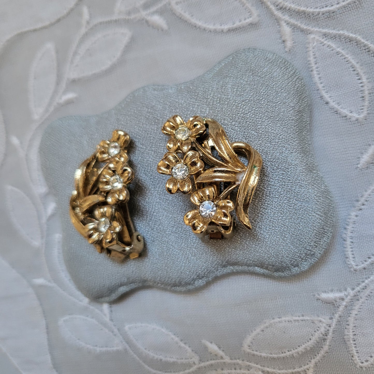 Clip on - Gold Crystal Flowers Clip On Earrings
