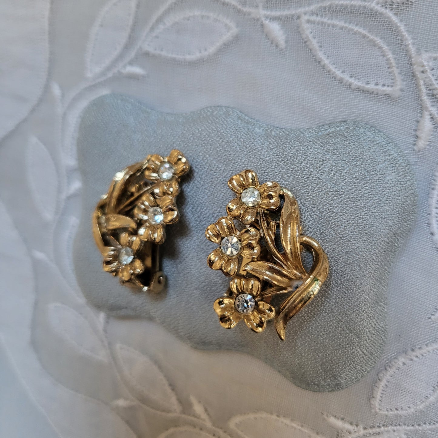 Clip on - Gold Crystal Flowers Clip On Earrings