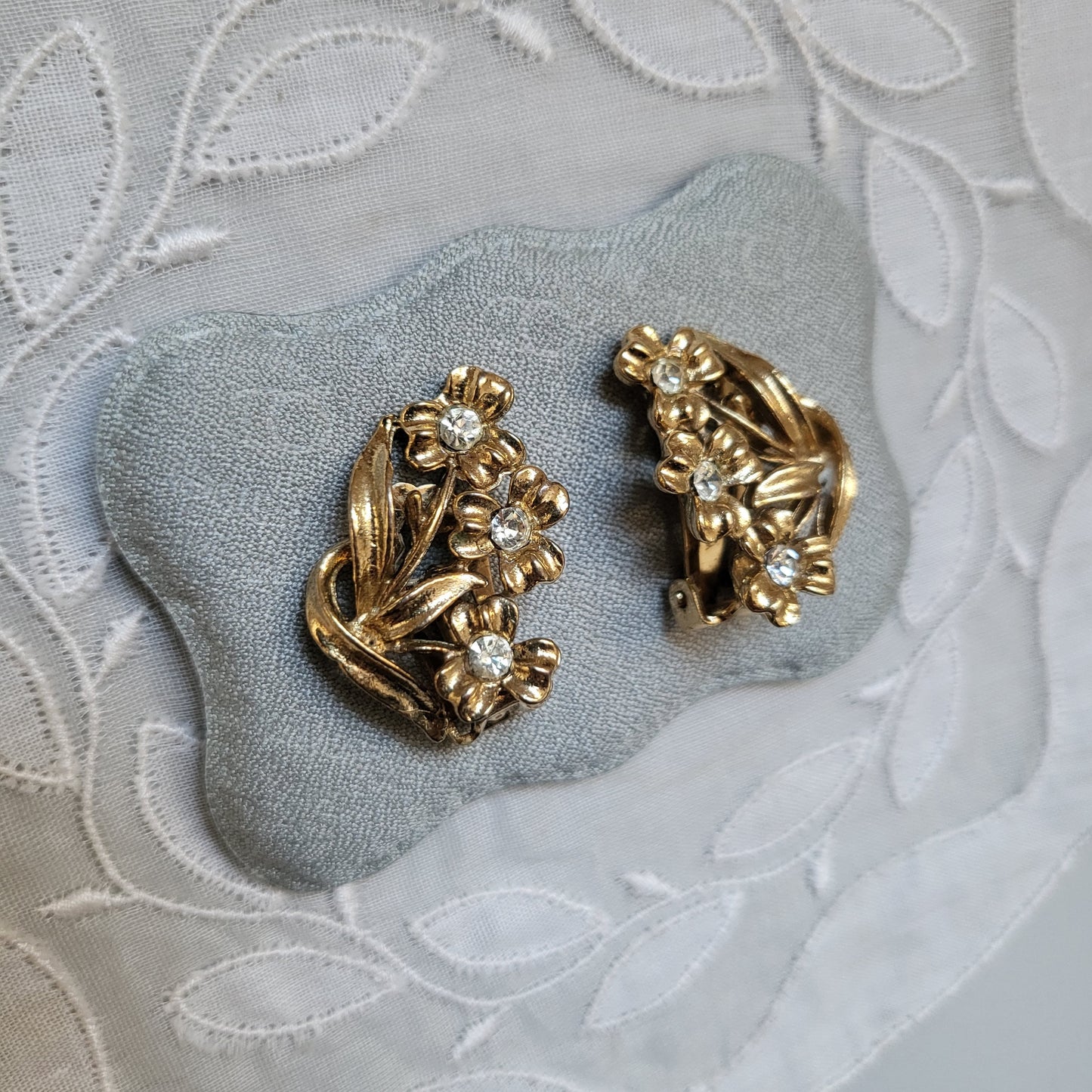 Clip on - Gold Crystal Flowers Clip On Earrings