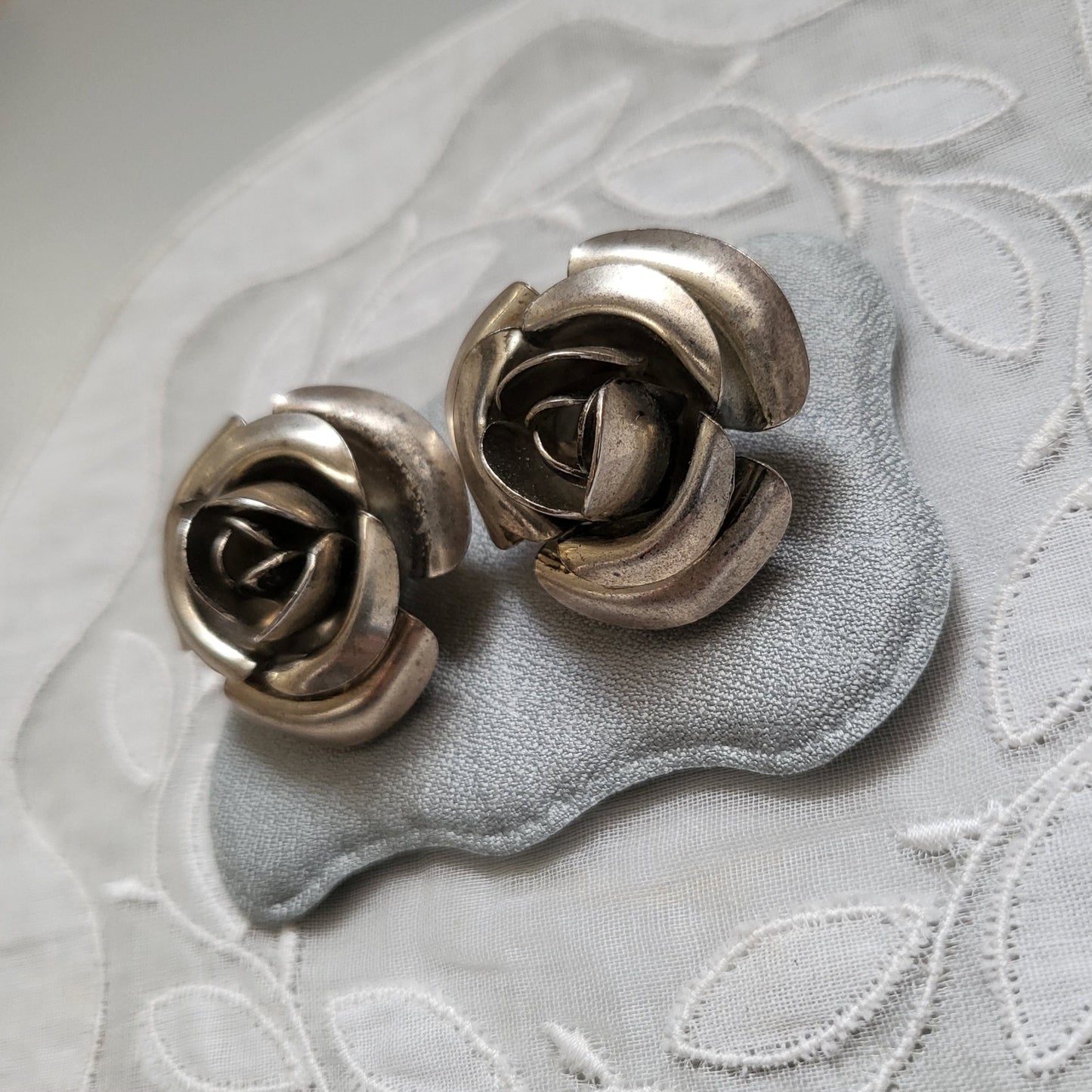 Clip on - Silver Metal Rose Clip On Earrings