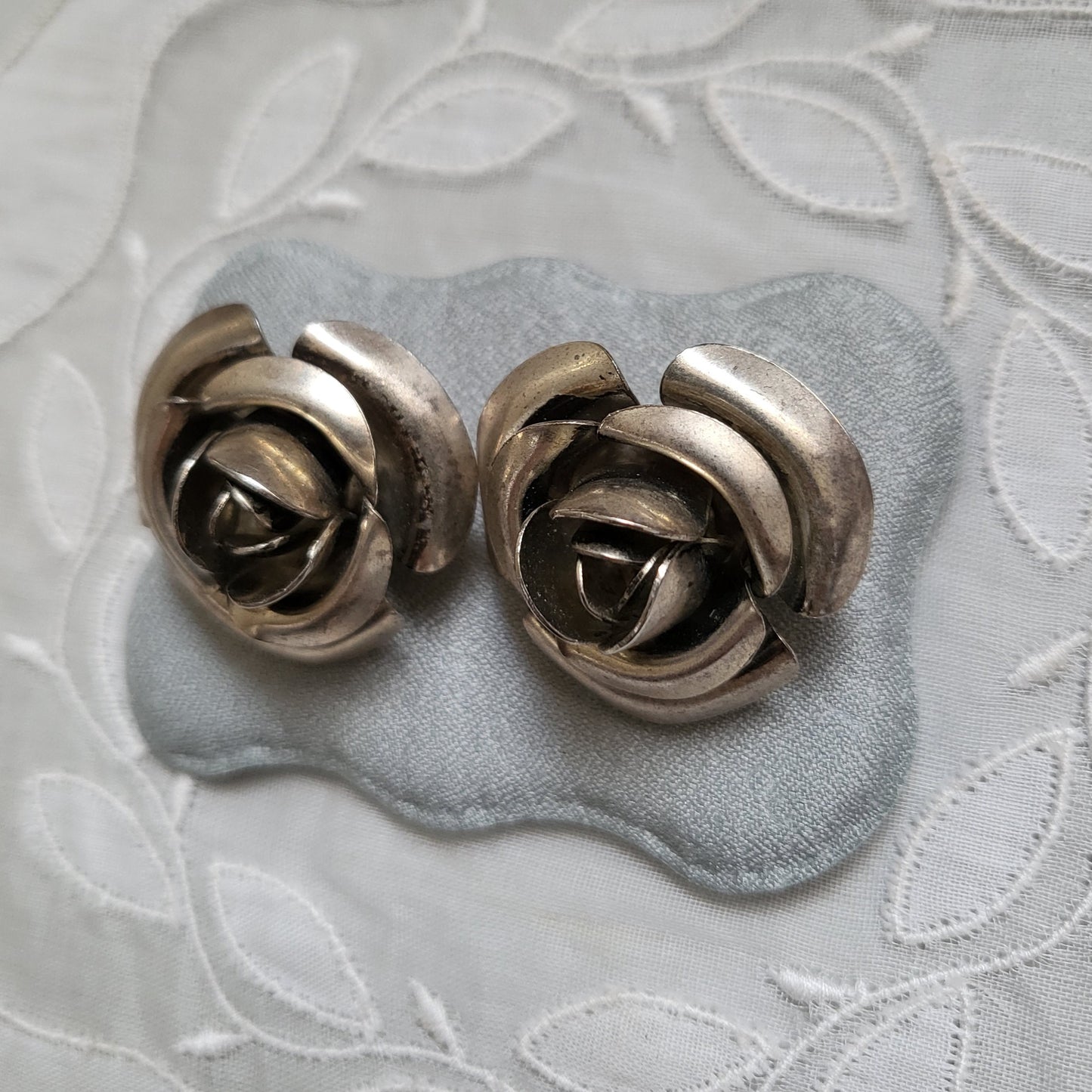 Clip on - Silver Metal Rose Clip On Earrings