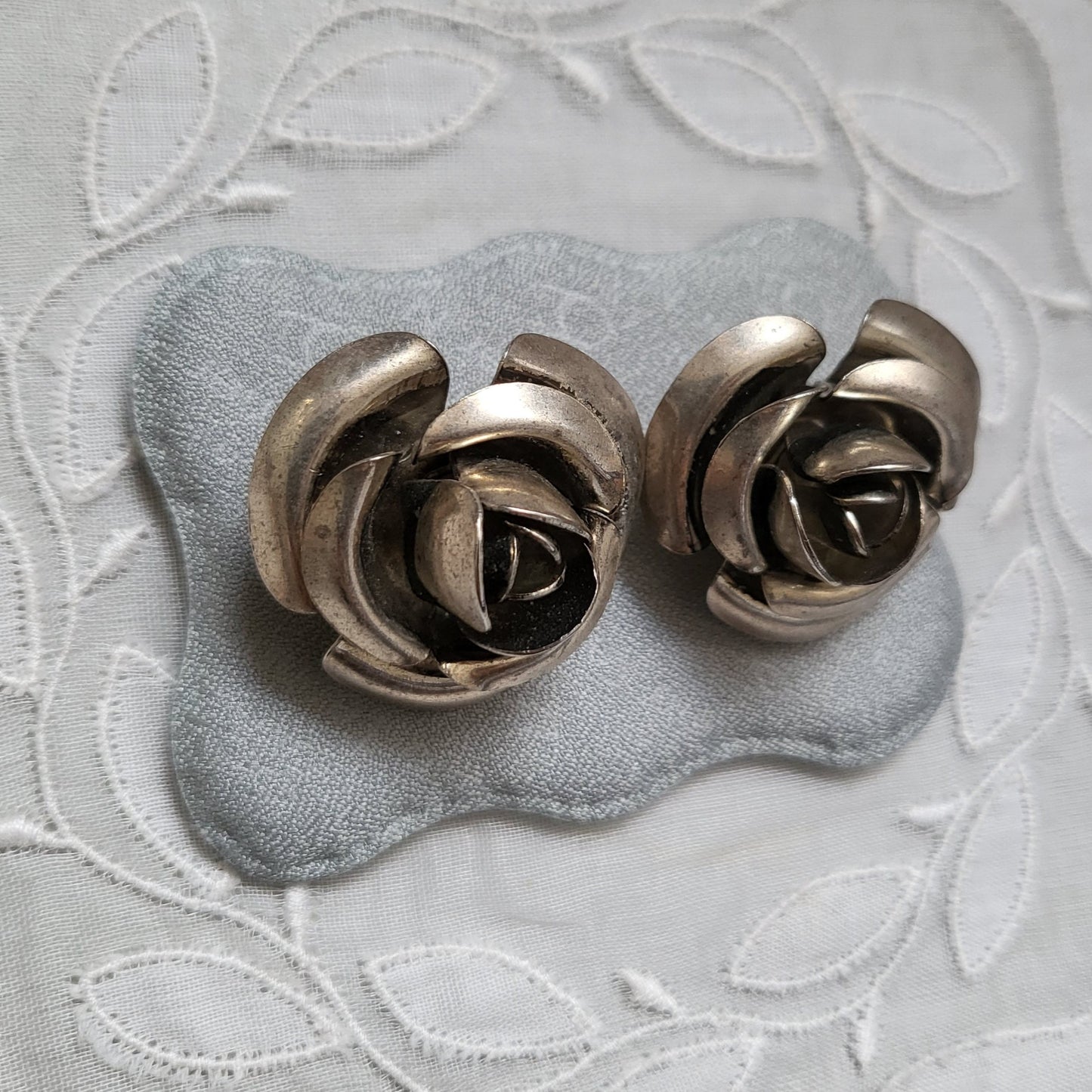 Clip on - Silver Metal Rose Clip On Earrings