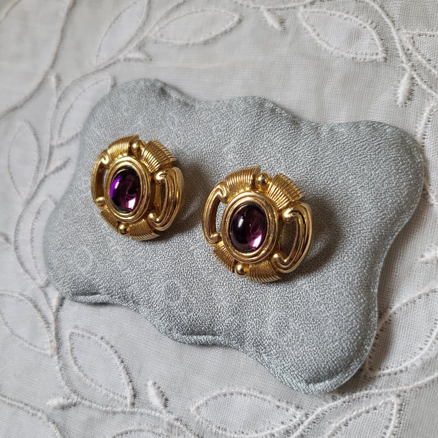 Clip on - Vintage Purple Cabochon Glass Clip On Earrings