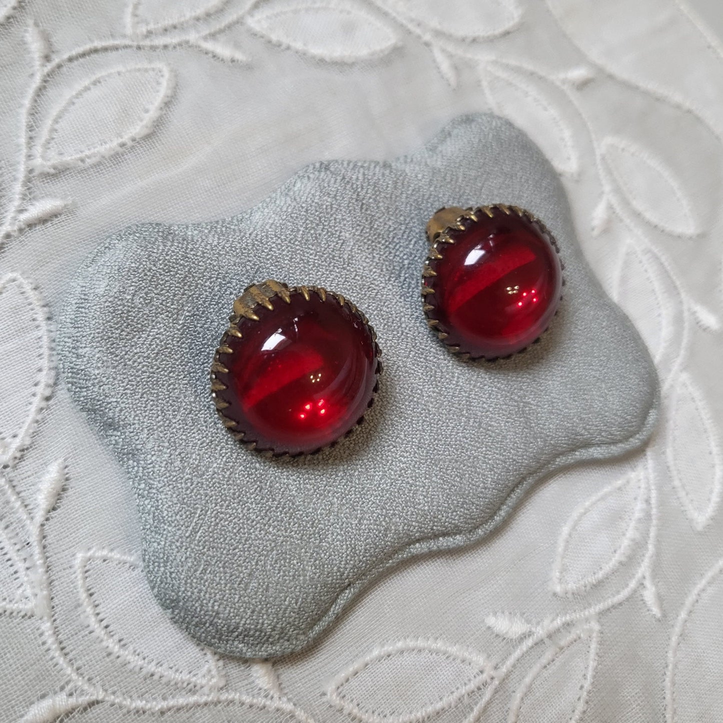 Clip on - Vintage Red Glass Cabochon Clip on Earrings