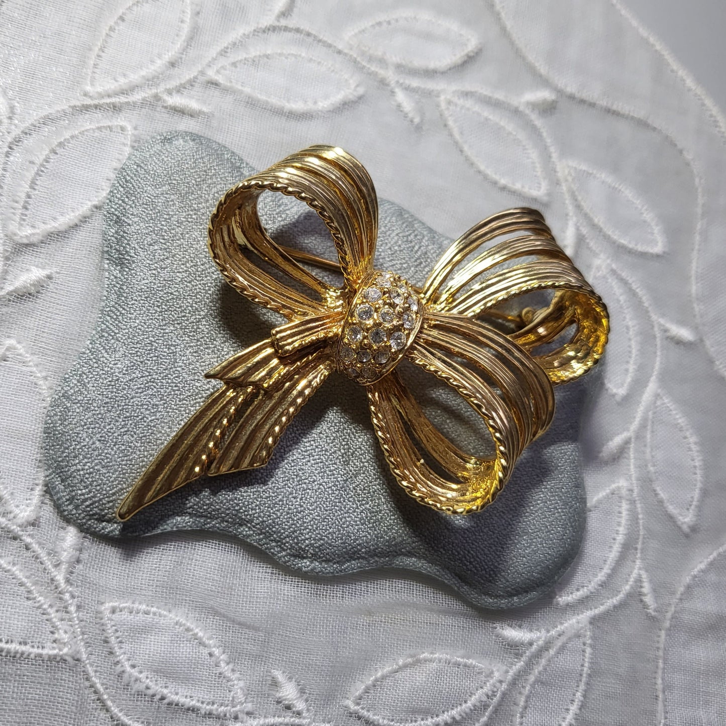 Brooch - Gold Crystal Bow Brooch