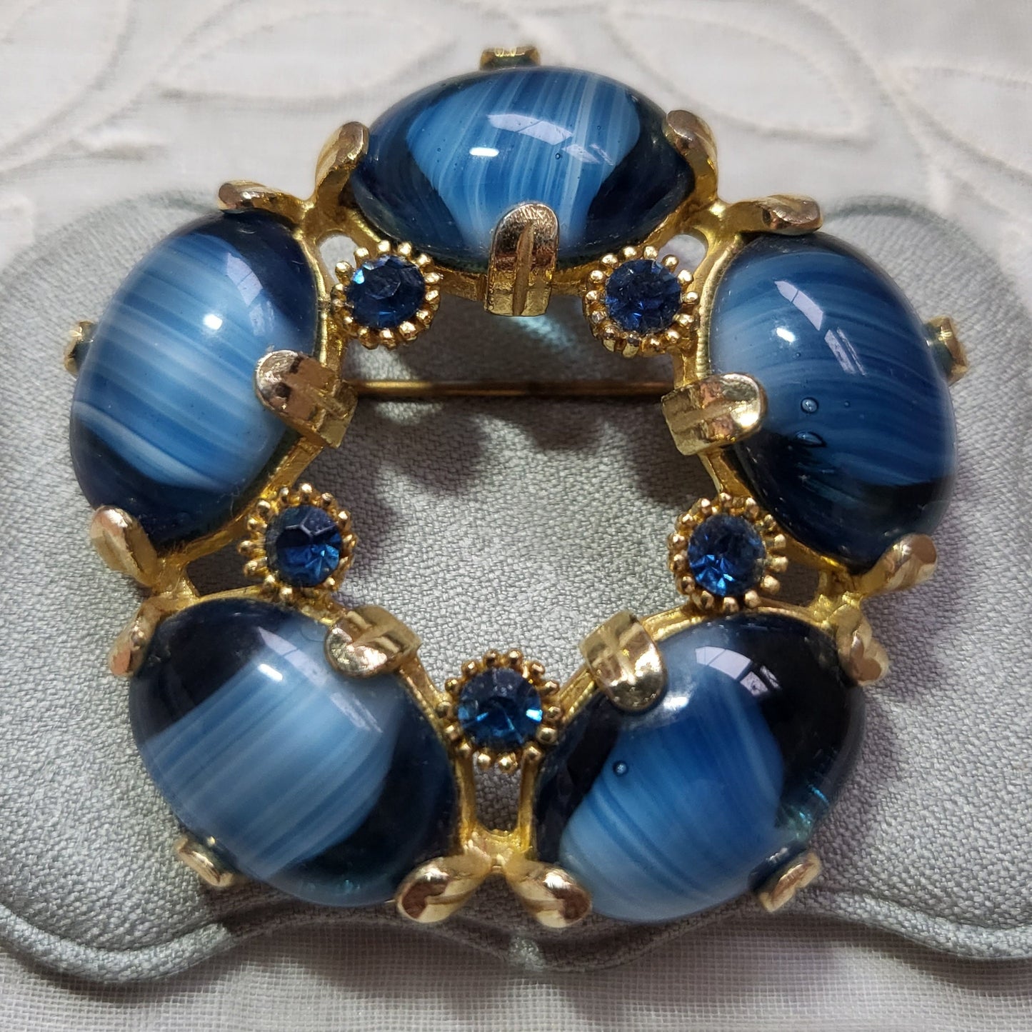 Brooch - Blue and White Stripe Glass Cabochon Wreath Brooch