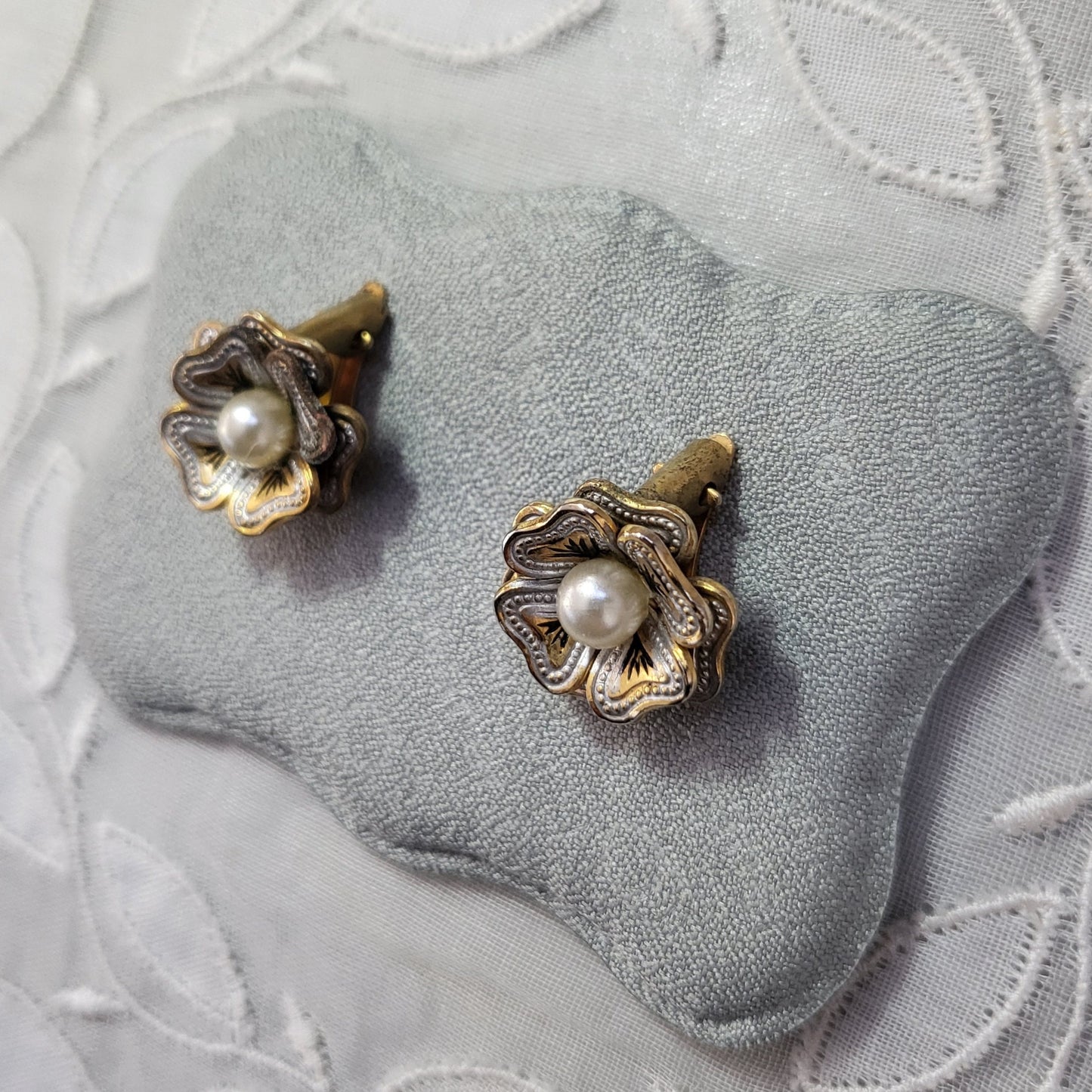 Clip on - Damascene Pearl Flower Clip On Earrings