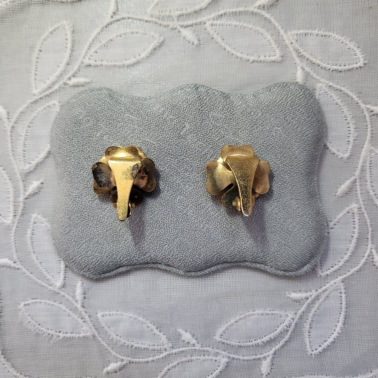 Clip on - Damascene Pearl Flower Clip On Earrings