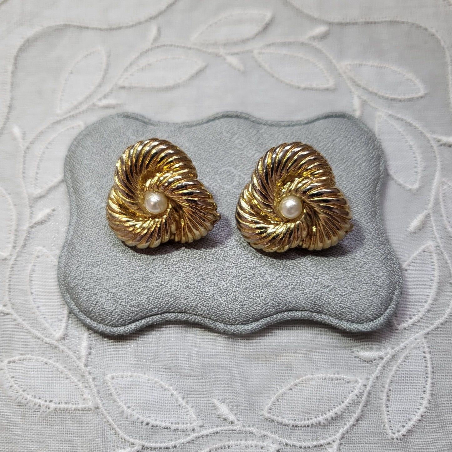 Posts - Pearl Triangular Knot Stud Earrings