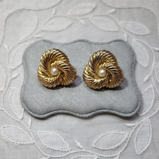 Posts - Pearl Triangular Knot Stud Earrings