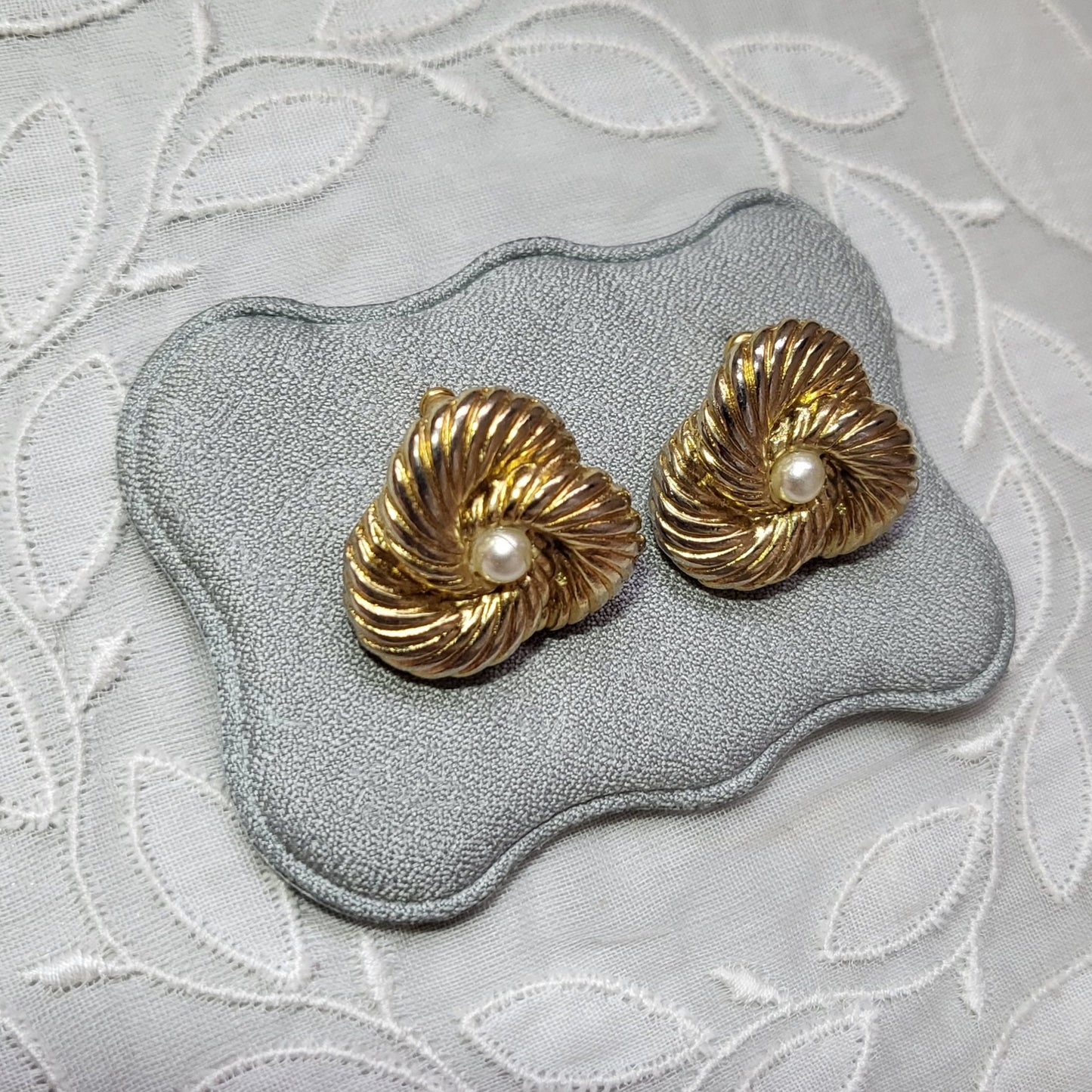 Posts - Pearl Triangular Knot Stud Earrings