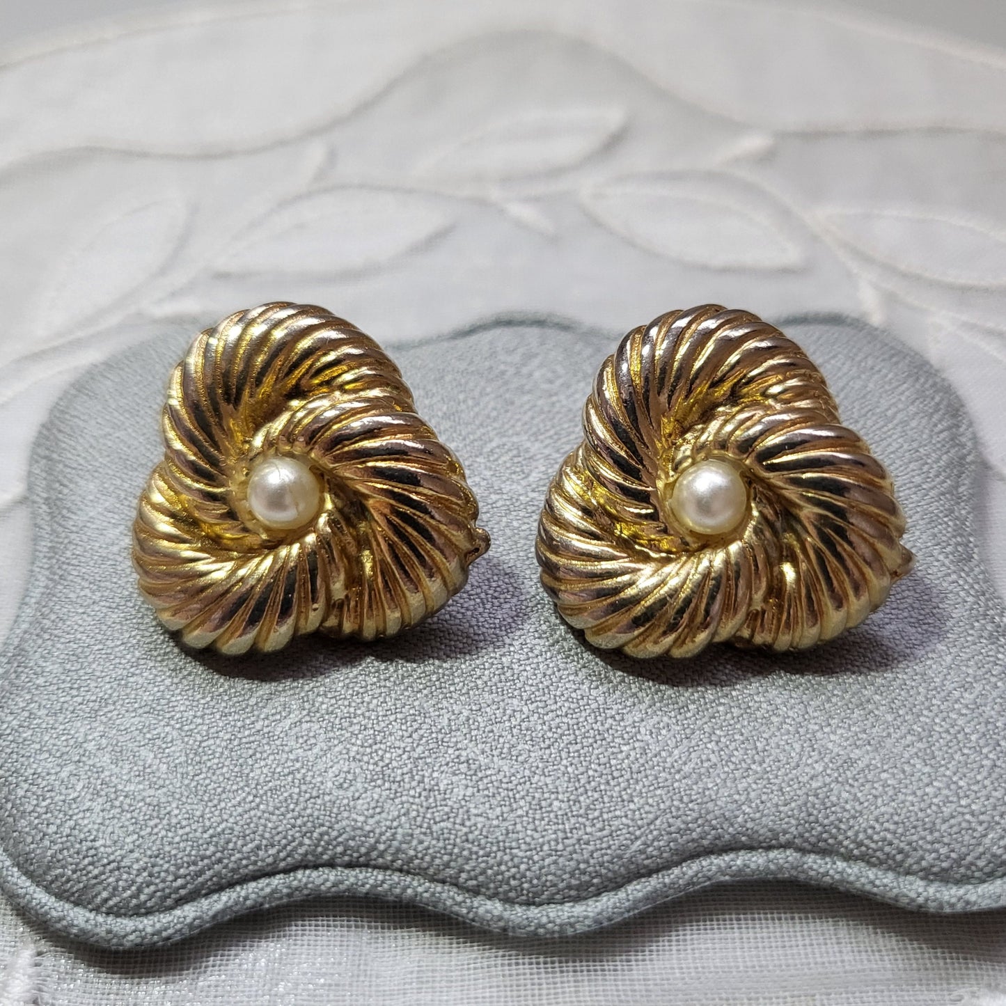 Posts - Pearl Triangular Knot Stud Earrings