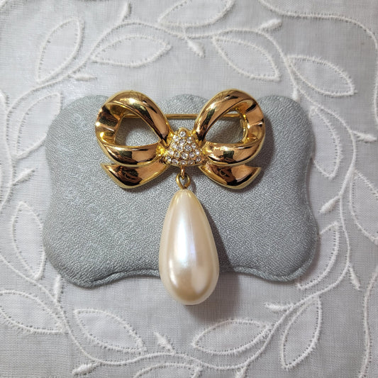 Brooch - Elizabeth Taylor White Diamonds Pearl Drop Bow Brooch