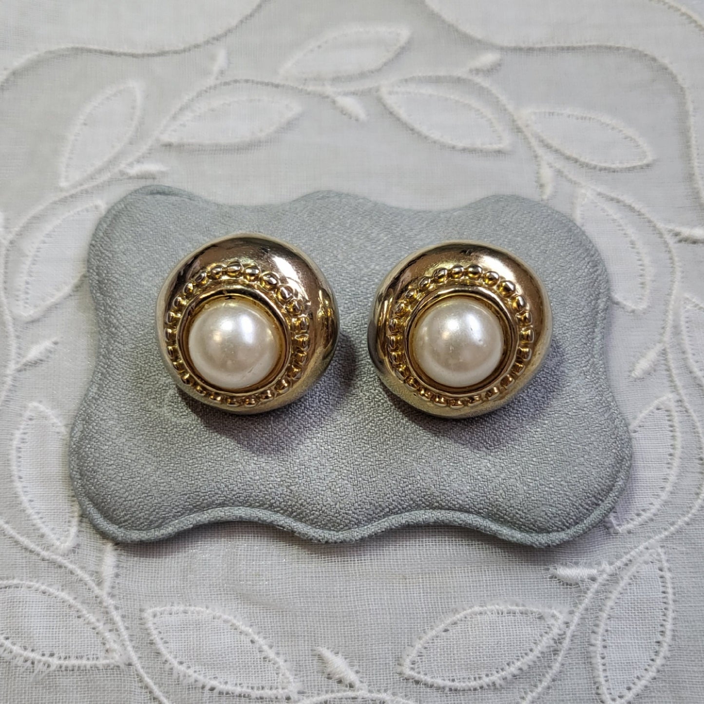 Posts - Round Pearl Stud Earrings