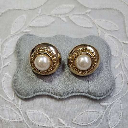 Posts - Round Pearl Stud Earrings