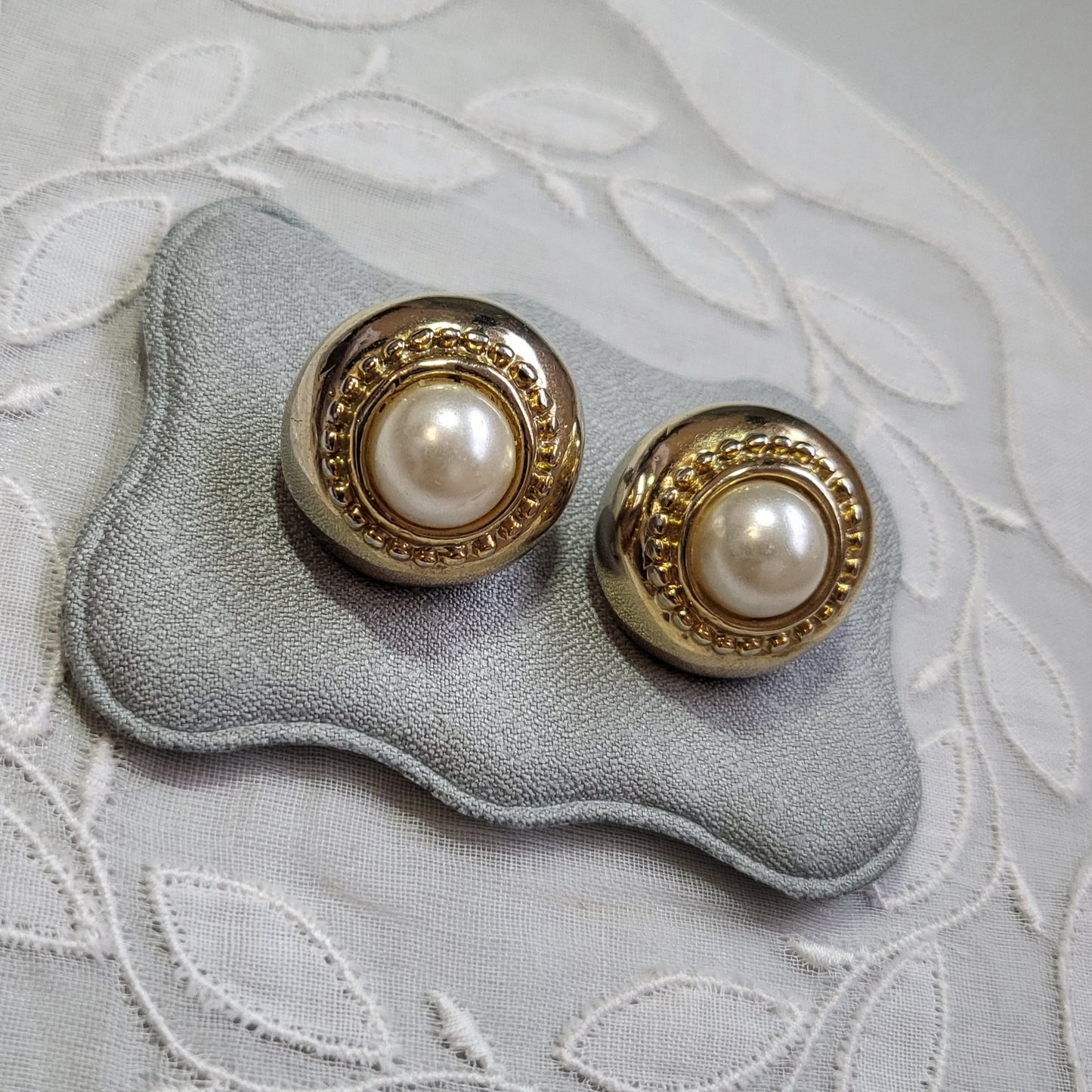 Posts - Round Pearl Stud Earrings