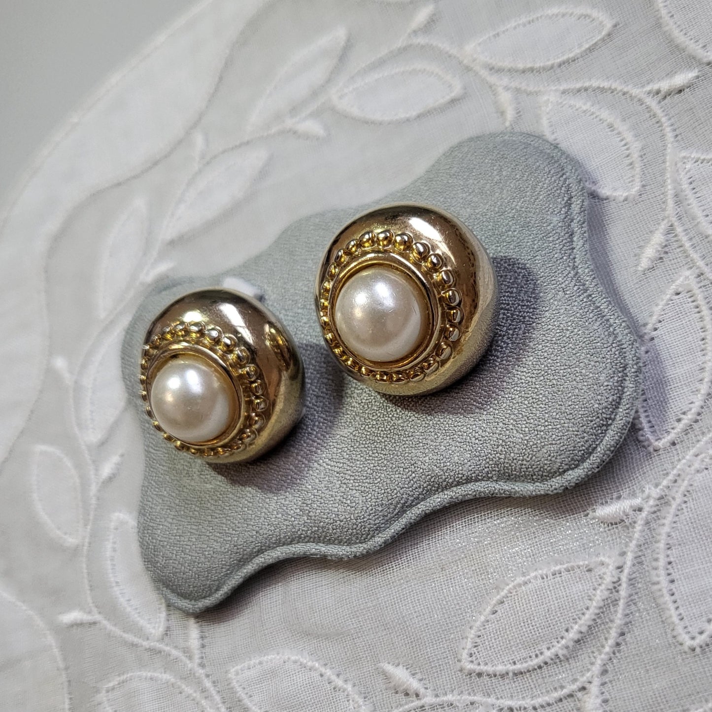 Posts - Round Pearl Stud Earrings