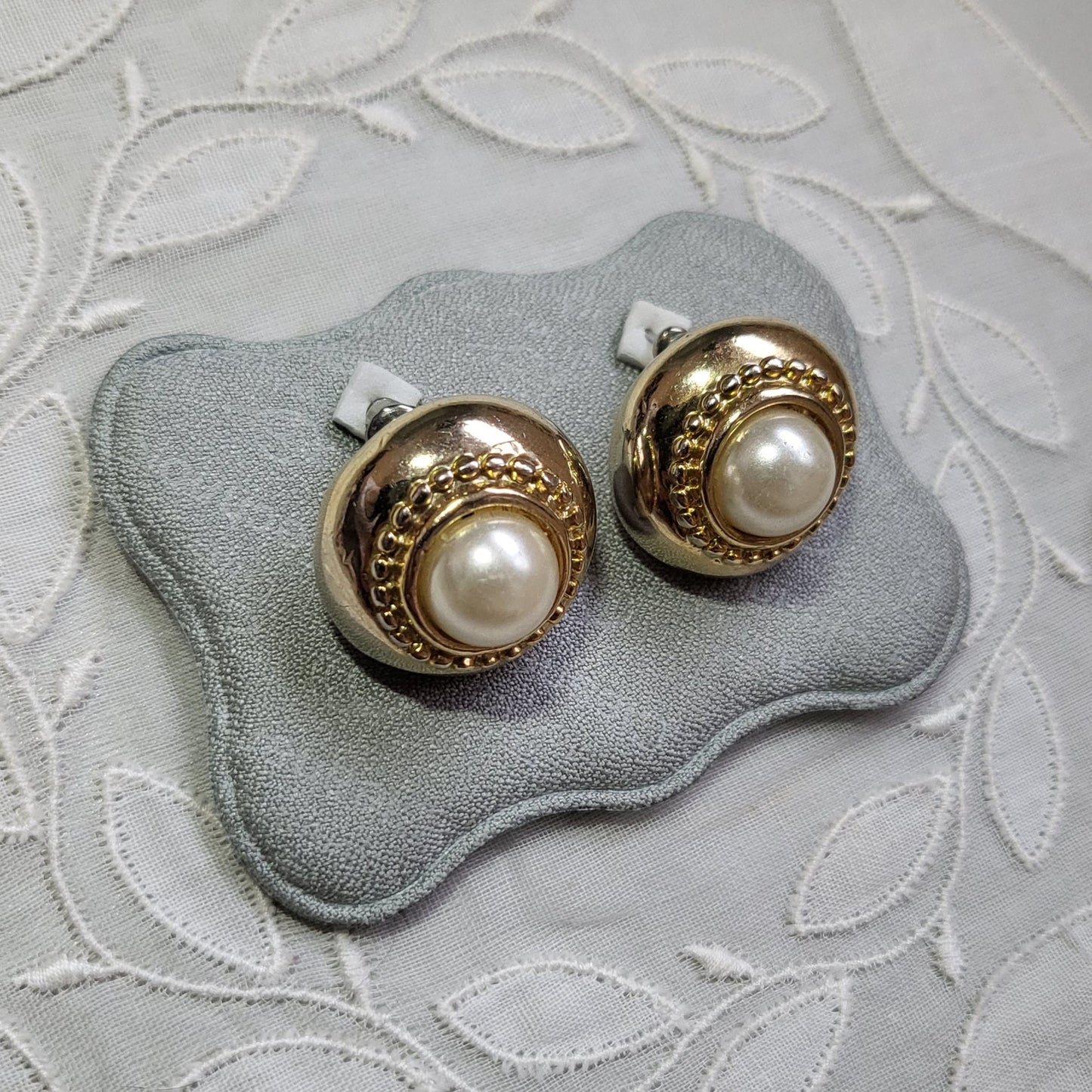 Posts - Round Pearl Stud Earrings