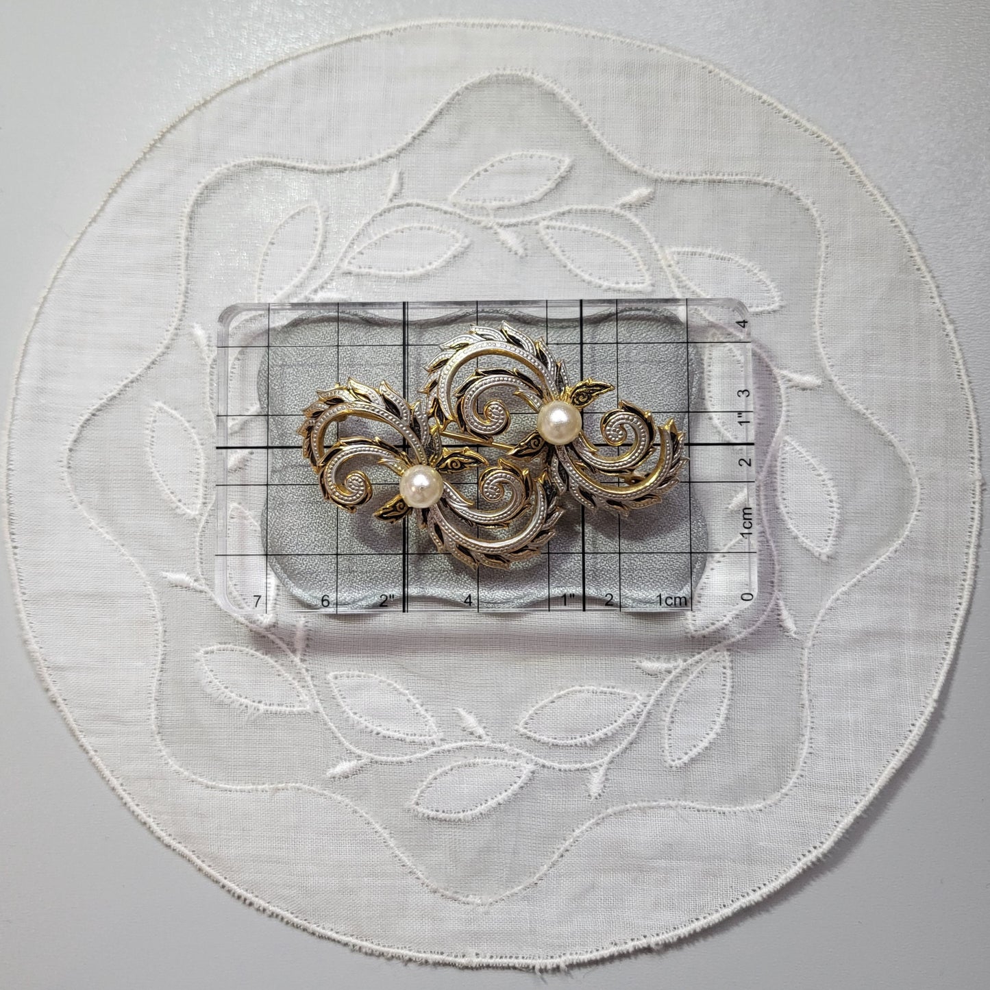 Brooch - Damascene Faux Pearl Swirly Brooch